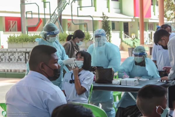 โรงเรียนเพชรพิทยาคม เปิดเรียน ONSITE ชั้น ม.1 ม.4 วันแรก ภายใต้ 6 มาตรการหลัก DMHT-RC ป้องกันการแพร่ระบาดโรคโควิด -19