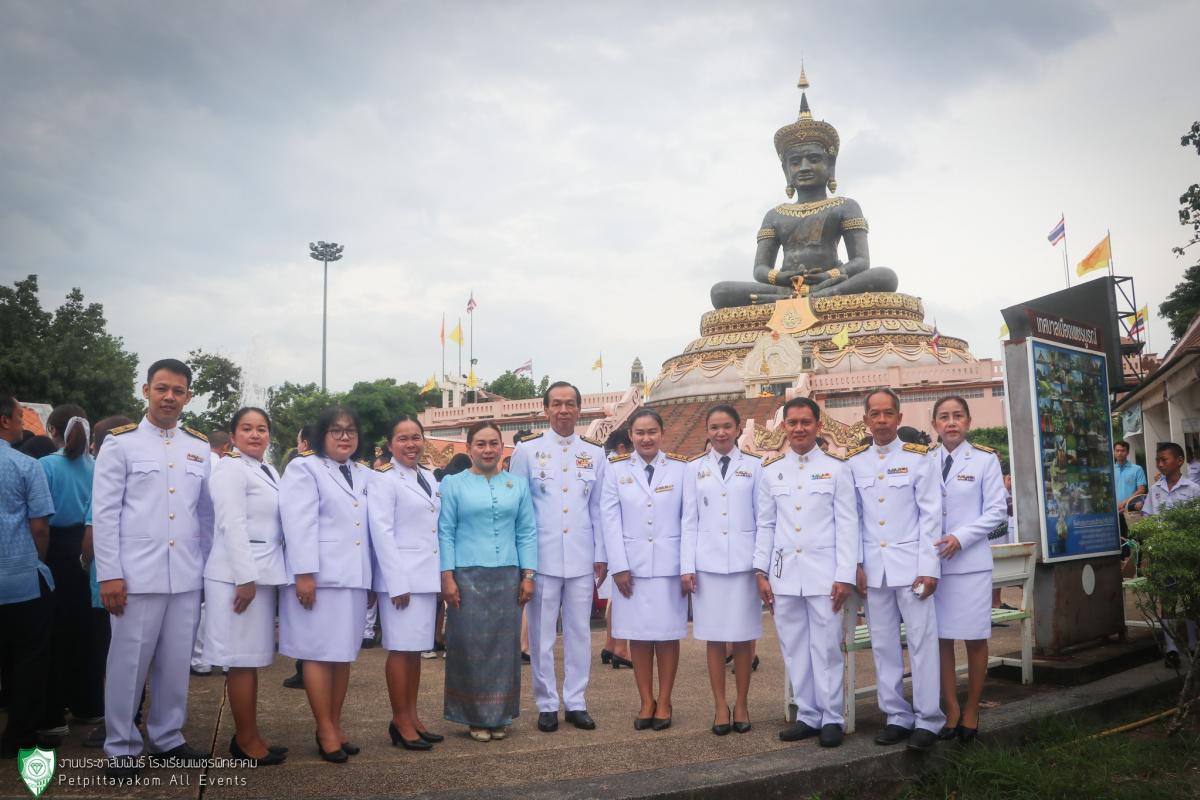 ร่วมพิธีทำบุญตักบาตรเนื่องในวันเฉลิมพระชนมพรรษาสมเด็จพระนางเจ้าฯ พระบรมราชินีนาถ พระบรมราชชนนีพันปีหลวง ประจำปีพุทธศักราช 2567