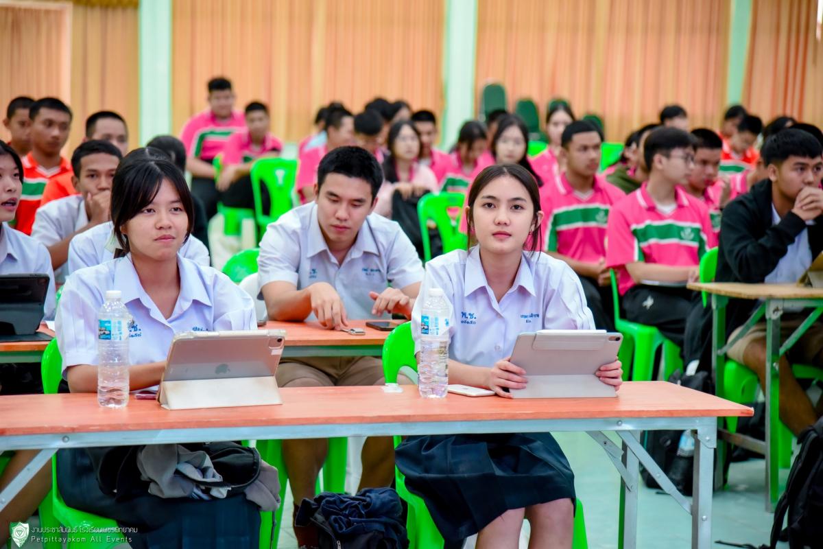 กิจกรรมนำเสนอโครงงาน SMTE นักเรียนชั้น ม.6 โรงเรียนเพชรพิทยาคม ปีการศึกษา 2568