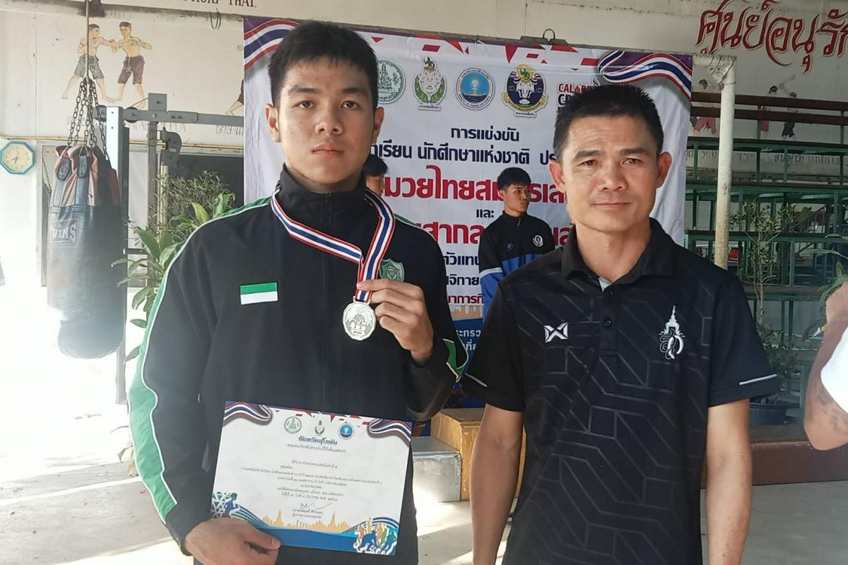 แสดงความยินดีกับนักเรียนโรงเรียนเพชรพิทยาคม รับรางวัลรองชนะเลิศอันดับ 1 เหรียญเงิน มวยไทยสมัครเล่น การแข่งขันกีฬานักเรียน นักศึกษาแห่งชาติ ครั้งที่ 45 (รอบคัดเลือกตัวแทนเขต 6)