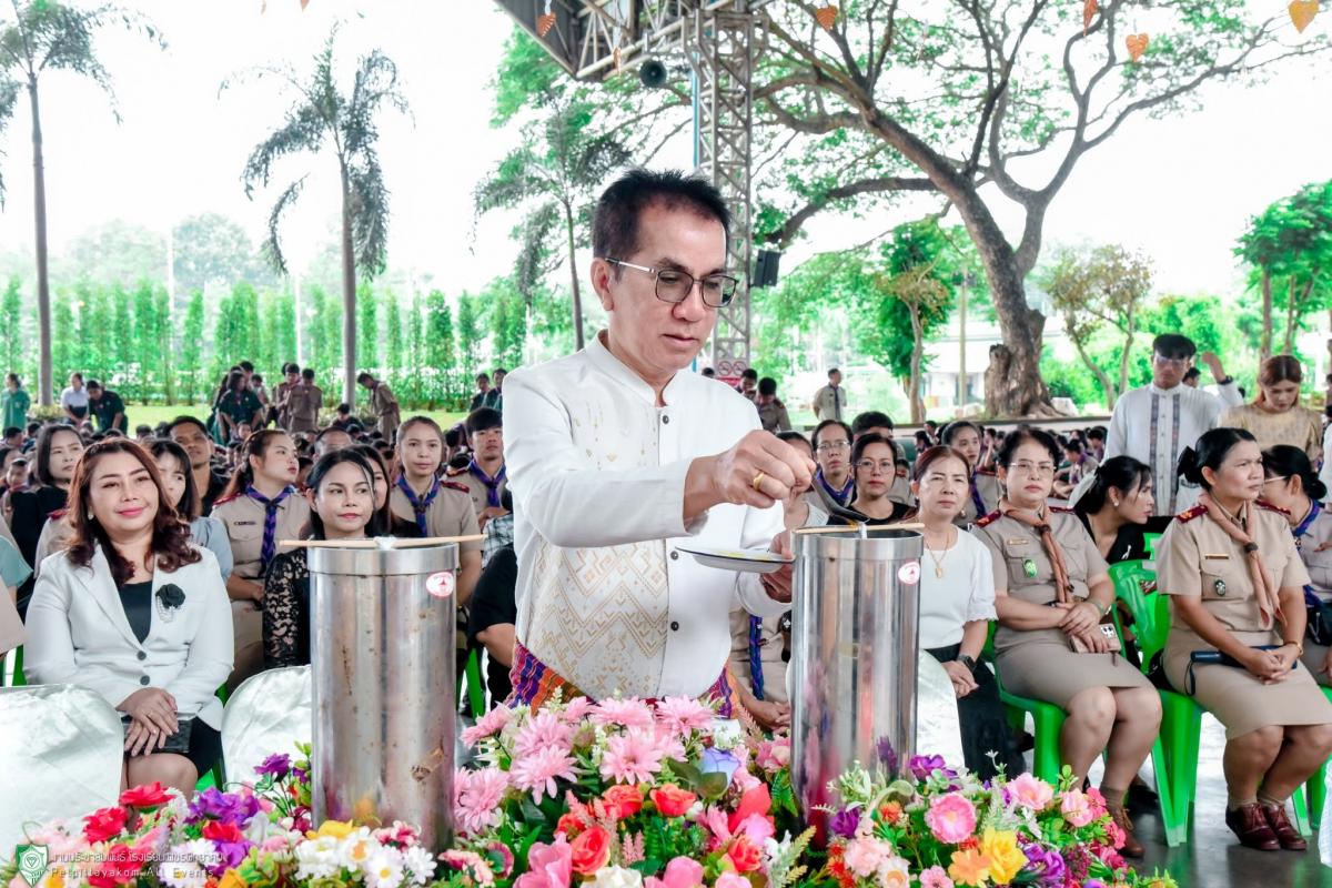 โรงเรียนเพชรพิทยาคม จัดพิธีหล่อเทียนพรรษา เนื่องในเทศกาลวันเข้าพรรษา ประจำปี 2569