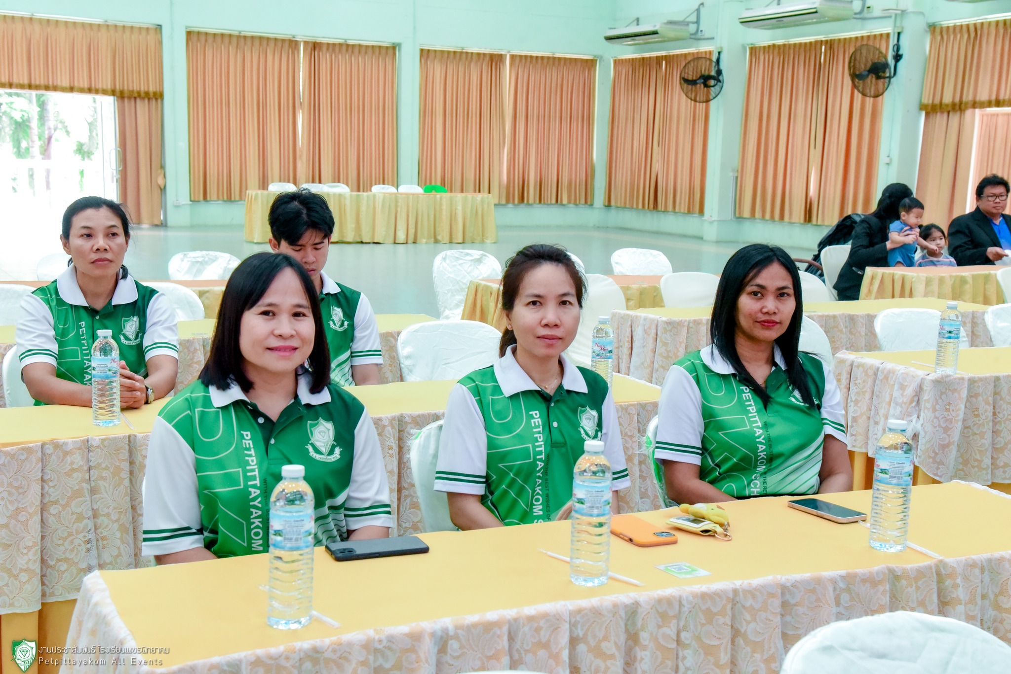 ครูวิชาเอกคณิตศาสตร์คนใหม่ของโรงเรียนเพชรพิทยาคม