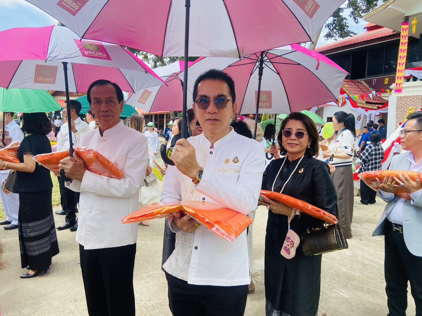 โรงเรียนเพชรพิทยาคมร่วมพิธีถวายผ้าพระกฐินประทาน ณ วัดคุณพุ่ม จังหวัดพิจิตร