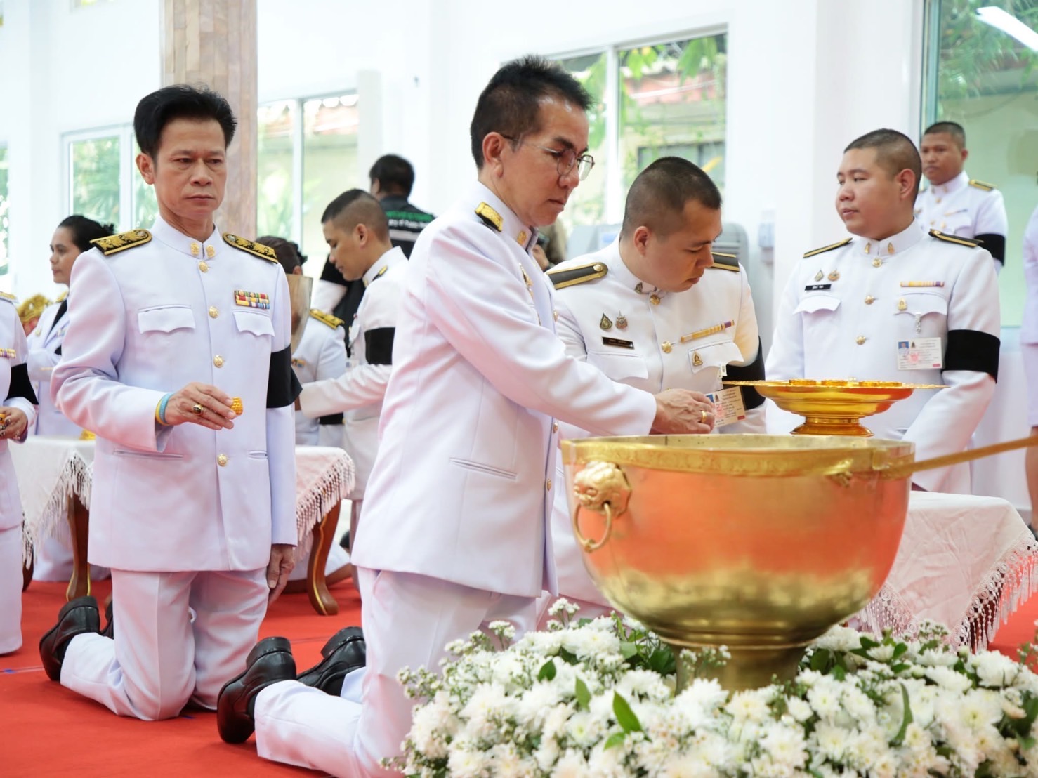 พระราชพัชรธรรมเมธี เจ้าคณะจังหวัดเพชรบูรณ์ร่วมในพิธีถวายน้ำสรงพระบรมศพ