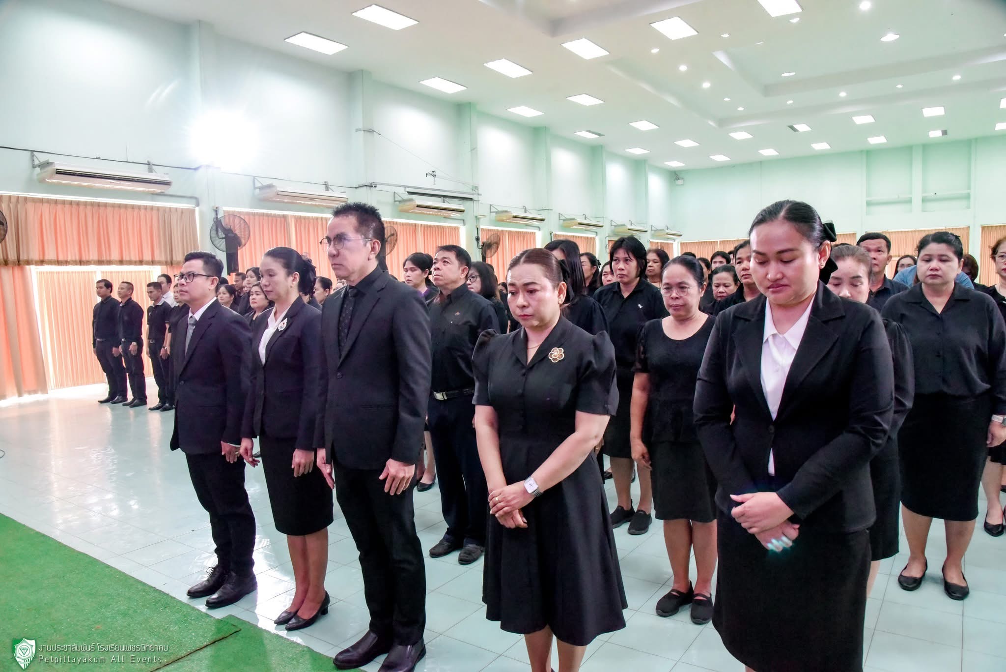 คณะผู้บริหารร่วมพิธีถวายความอาลัย