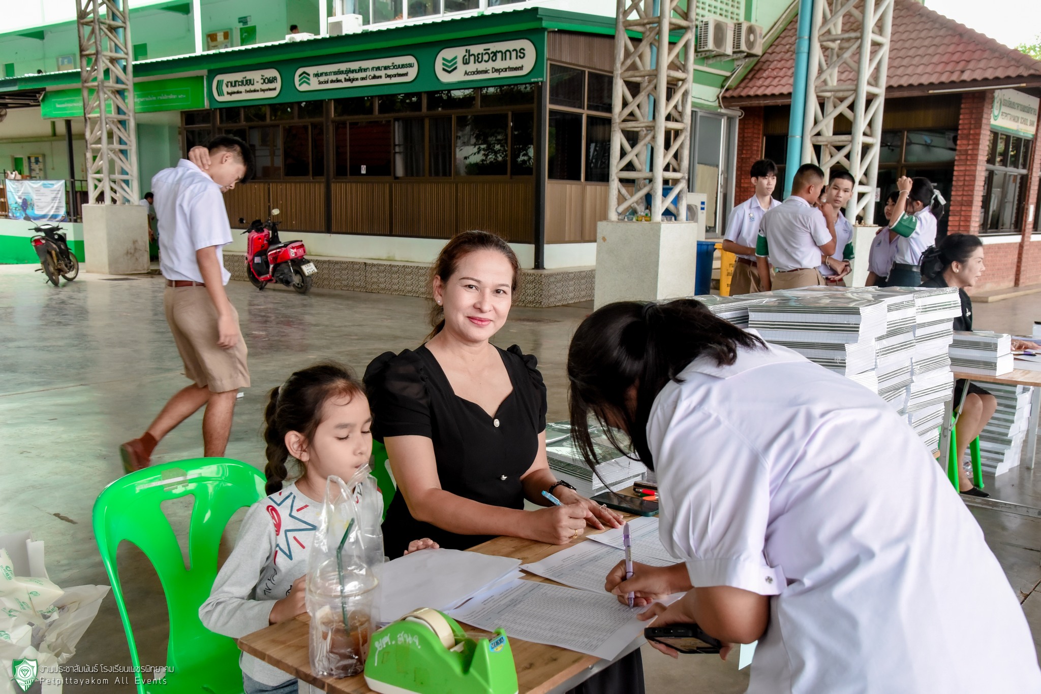 บรรยากาศความพร้อมในวันเปิดเทอม