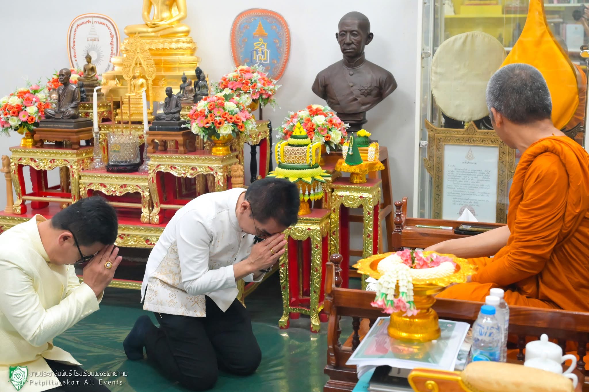 คณะครูร่วมอนุโมทนาบุญ