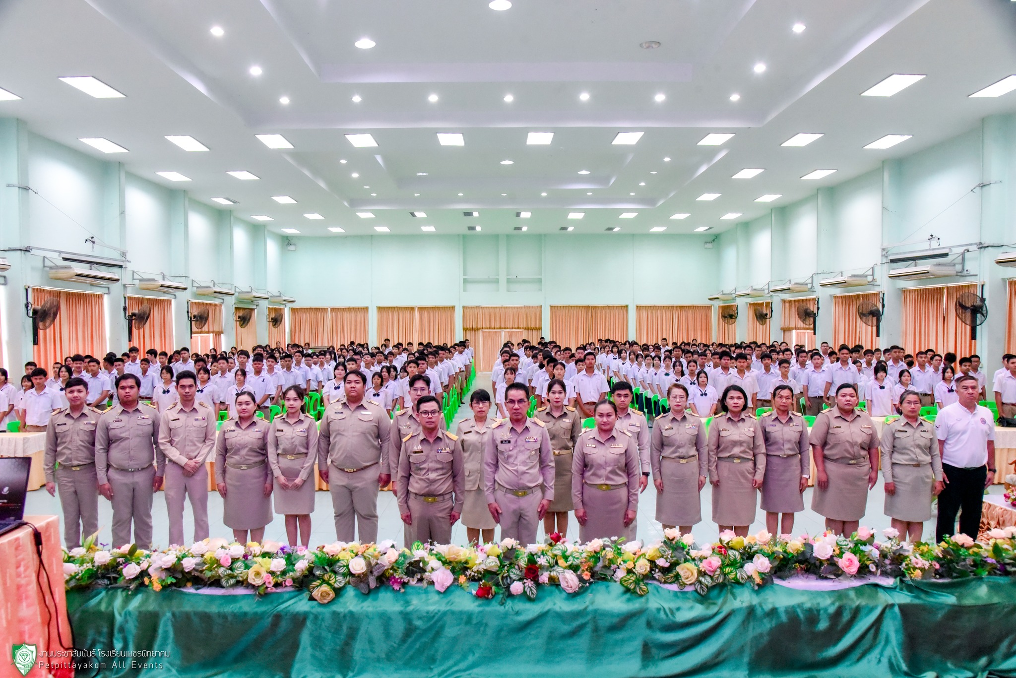 ดร.พีระวัตร จันทกูล ผู้อำนวยการโรงเรียนเพชรพิทยาคม เป็นประธานในพิธี