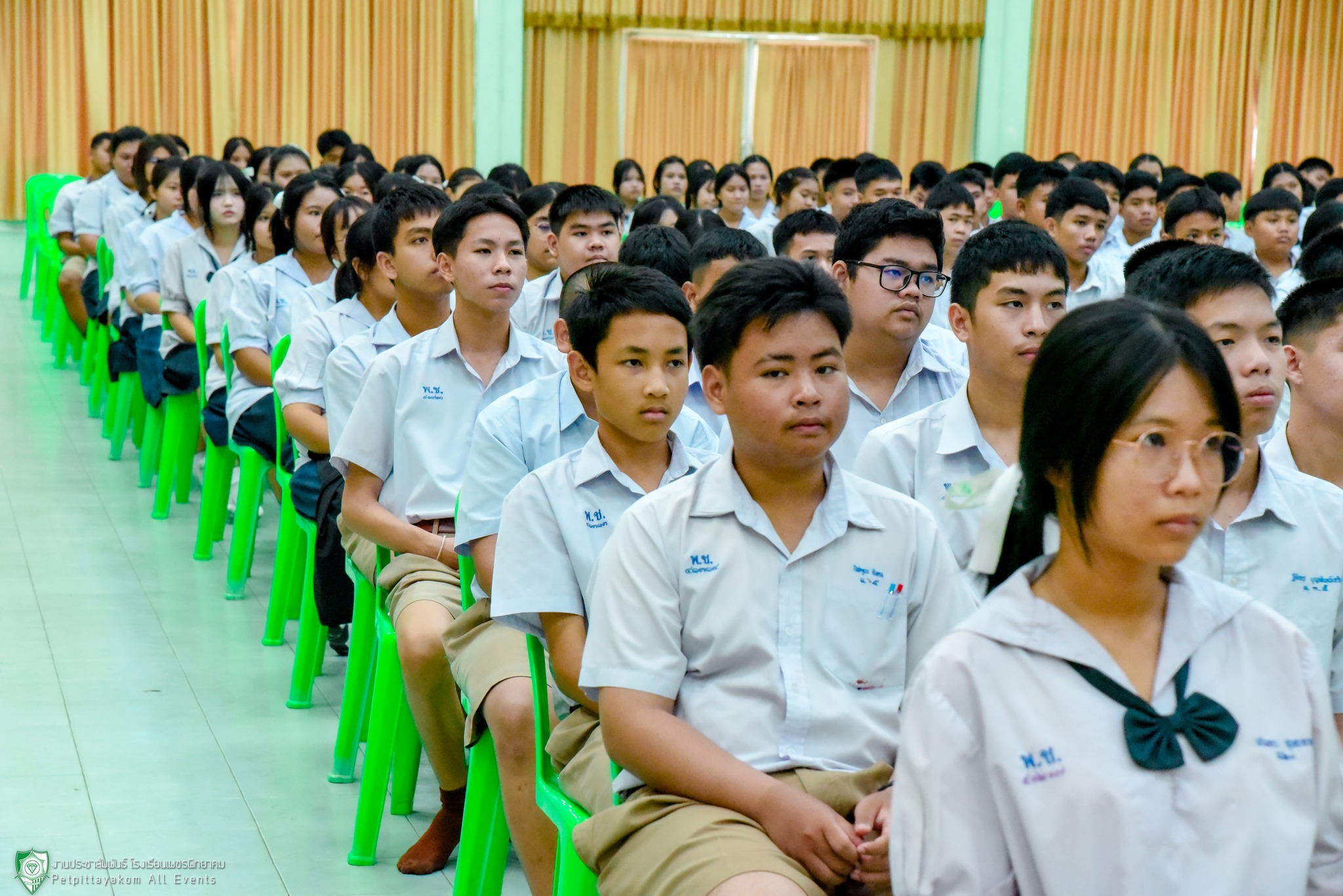 นักเรียนโรงเรียนเพชรพิทยาคมร่วมพิธีถวายความอาลัย