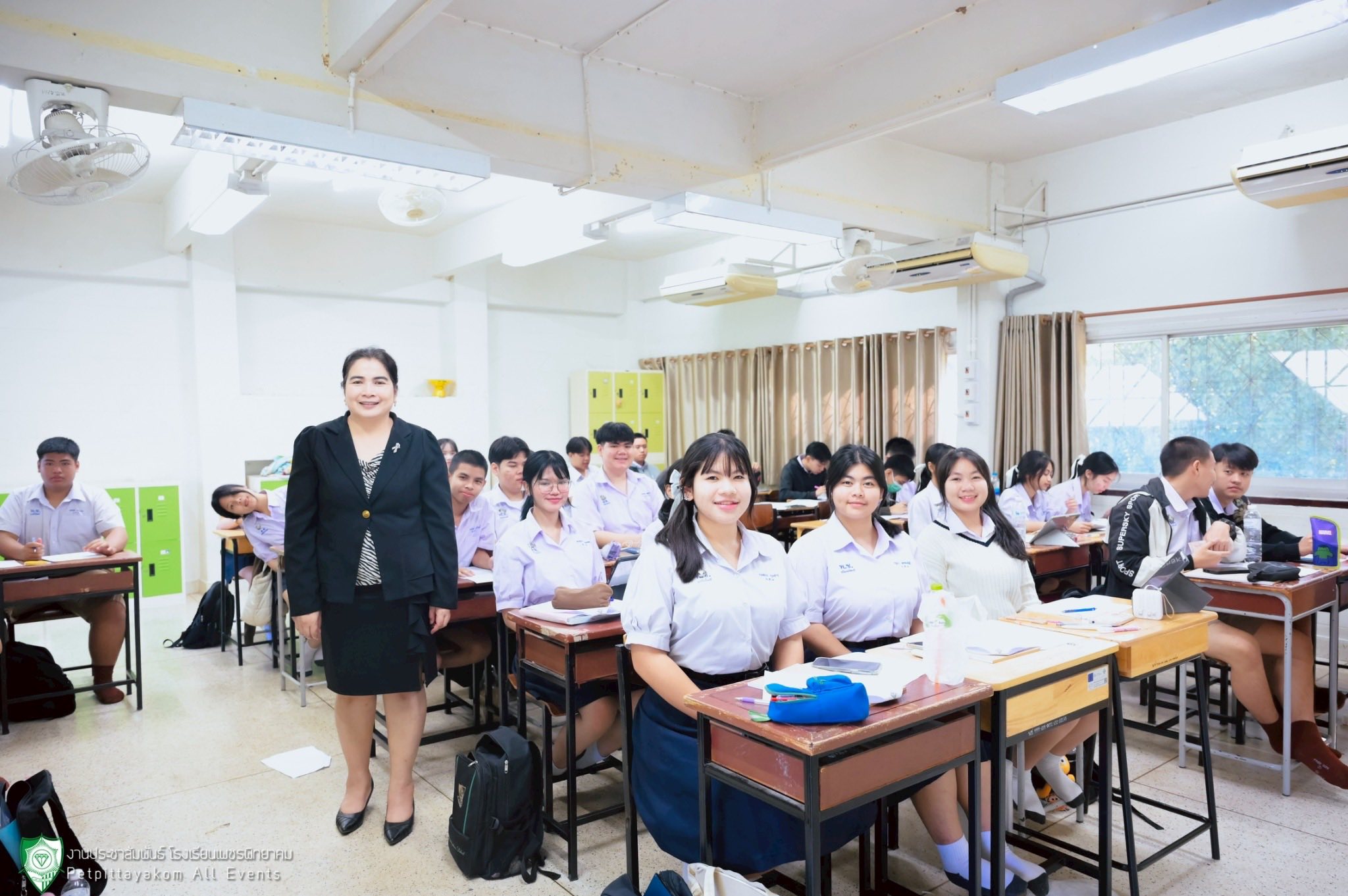 บรรยากาศการรับชำระค่าบำรุงการศึกษา