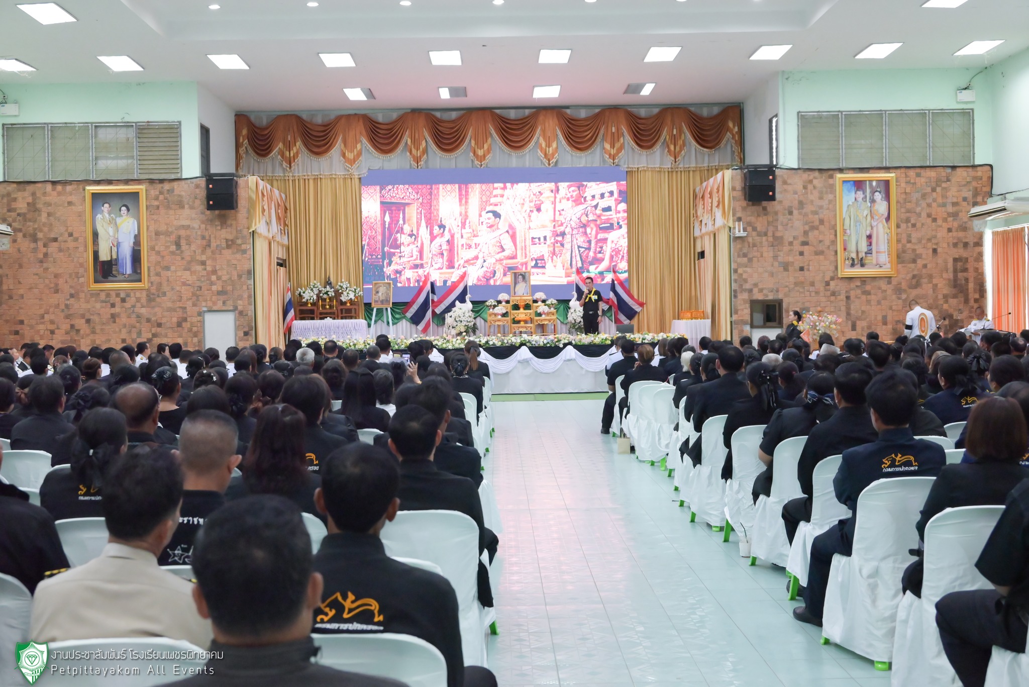 บรรยากาศมหกรรมกองทุนแม่ของแผ่นดิน 10