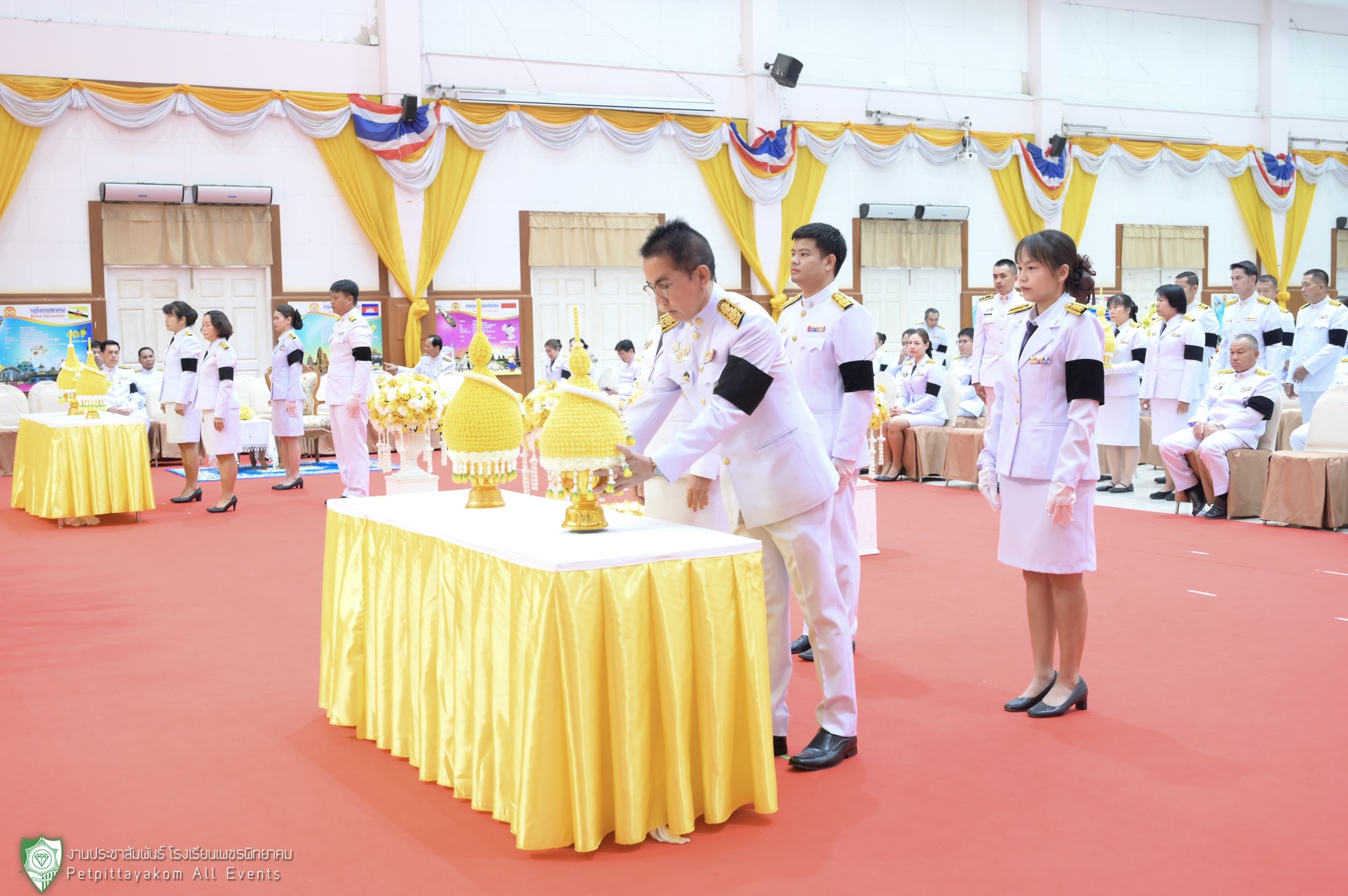 ดร.พีระวัตร จันทกูล ร่วมทำบุญตักบาตร