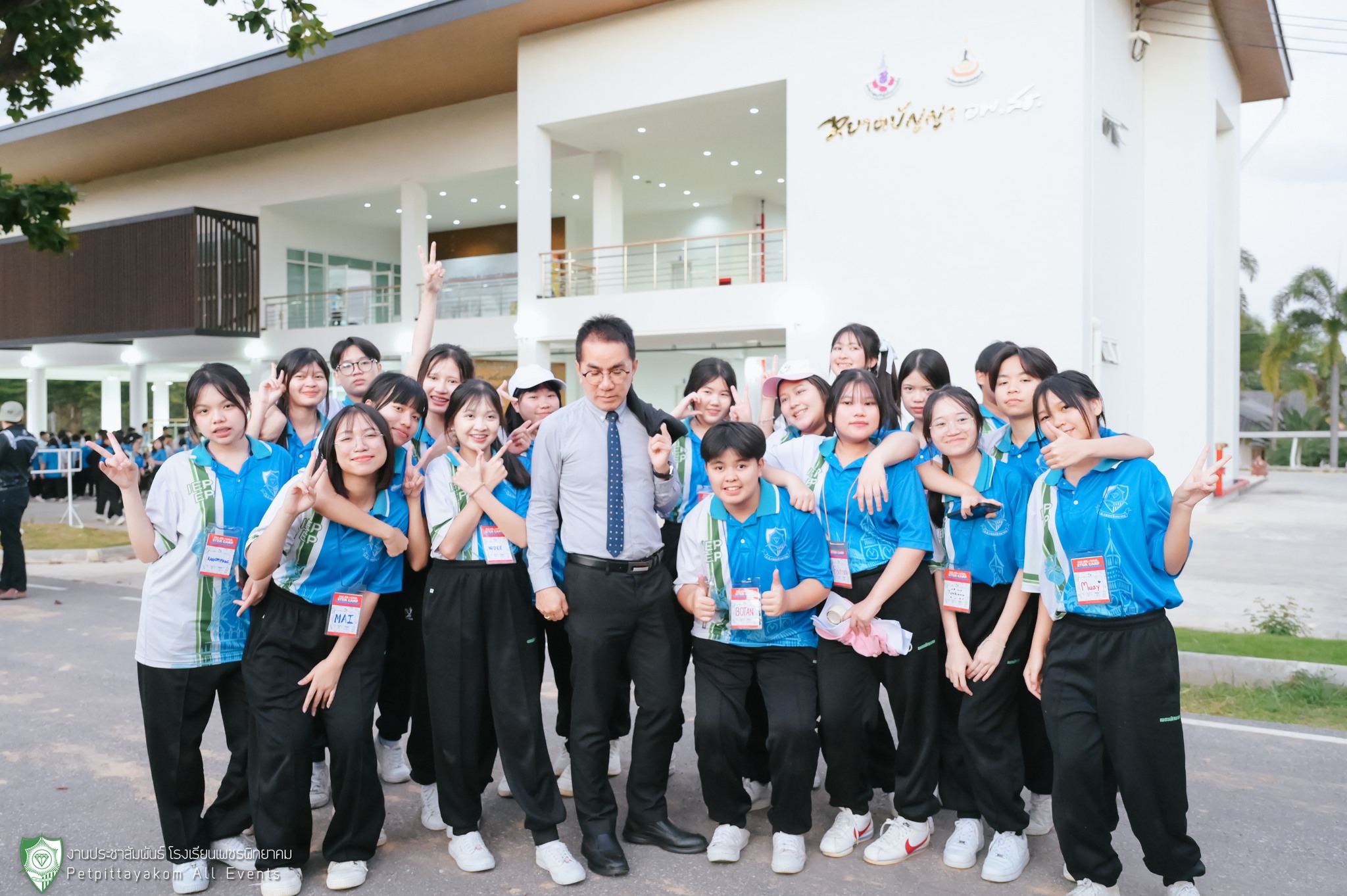 ภาพหมู่คณะครูและวิทยากร ณ ศูนย์อนุรักษ์พันธุกรรมพืชฯ