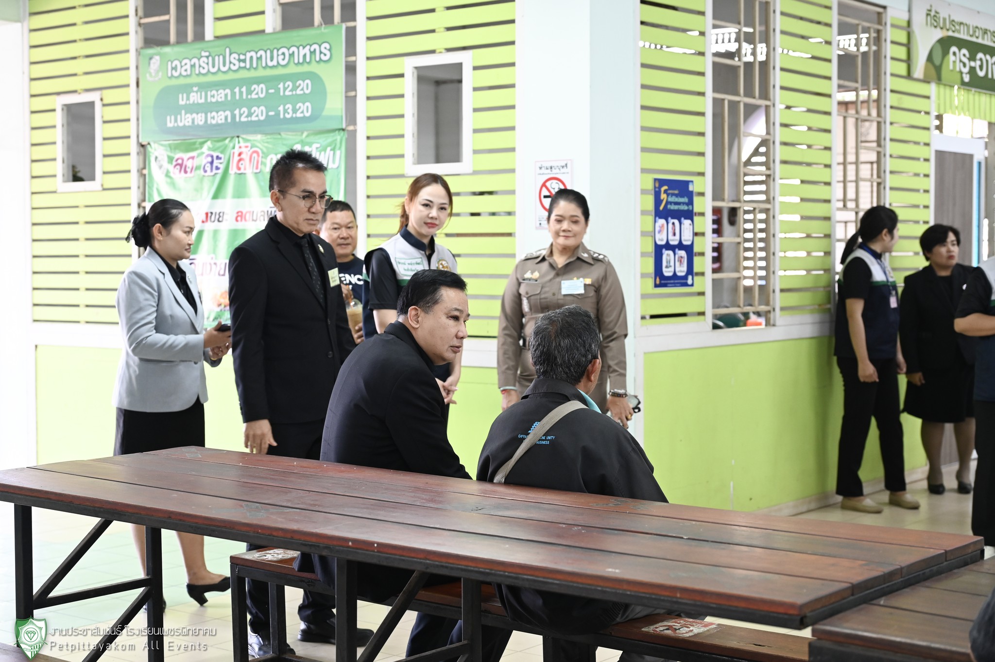 ดร.พีระวัตร จันทกูล ผู้อำนวยการสนามสอบ ปฏิบัติหน้าที่