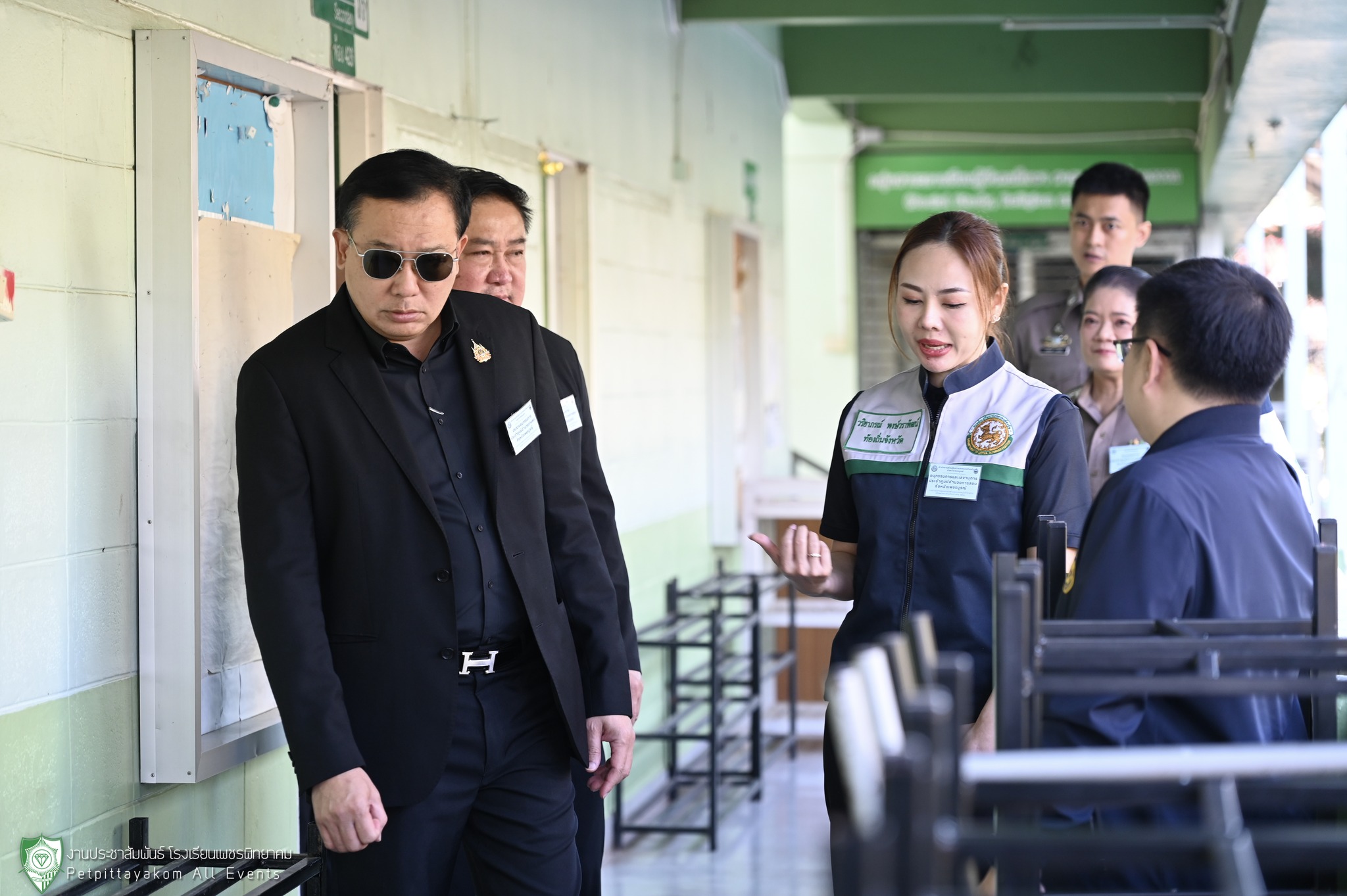 คณะกรรมการตรวจความเรียบร้อยบริเวณสนามสอบ