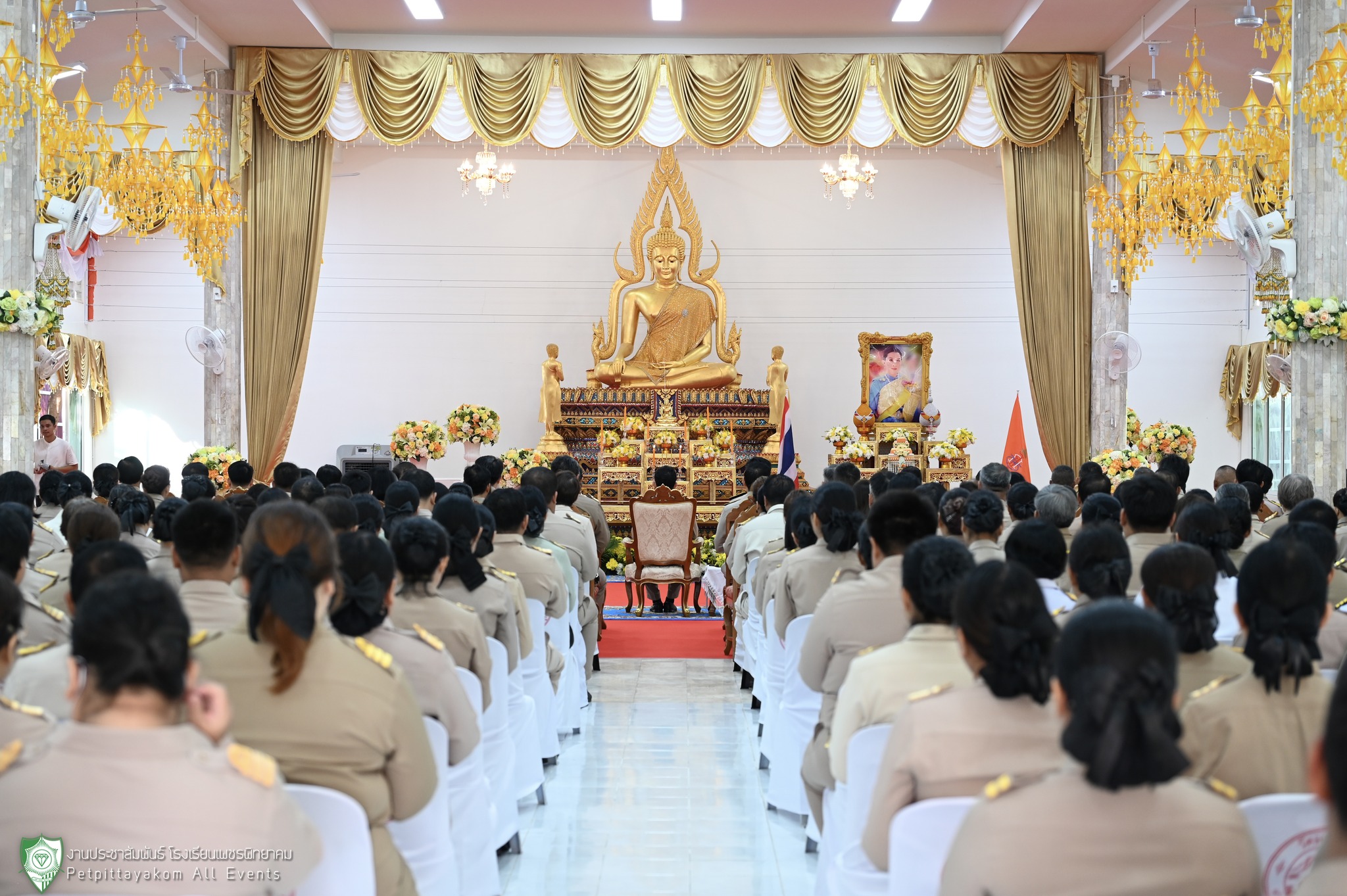บรรยากาศพิธีเจริญพระพุทธมนต์ ณ วัดมหาธาตุ พระอารามหลวง