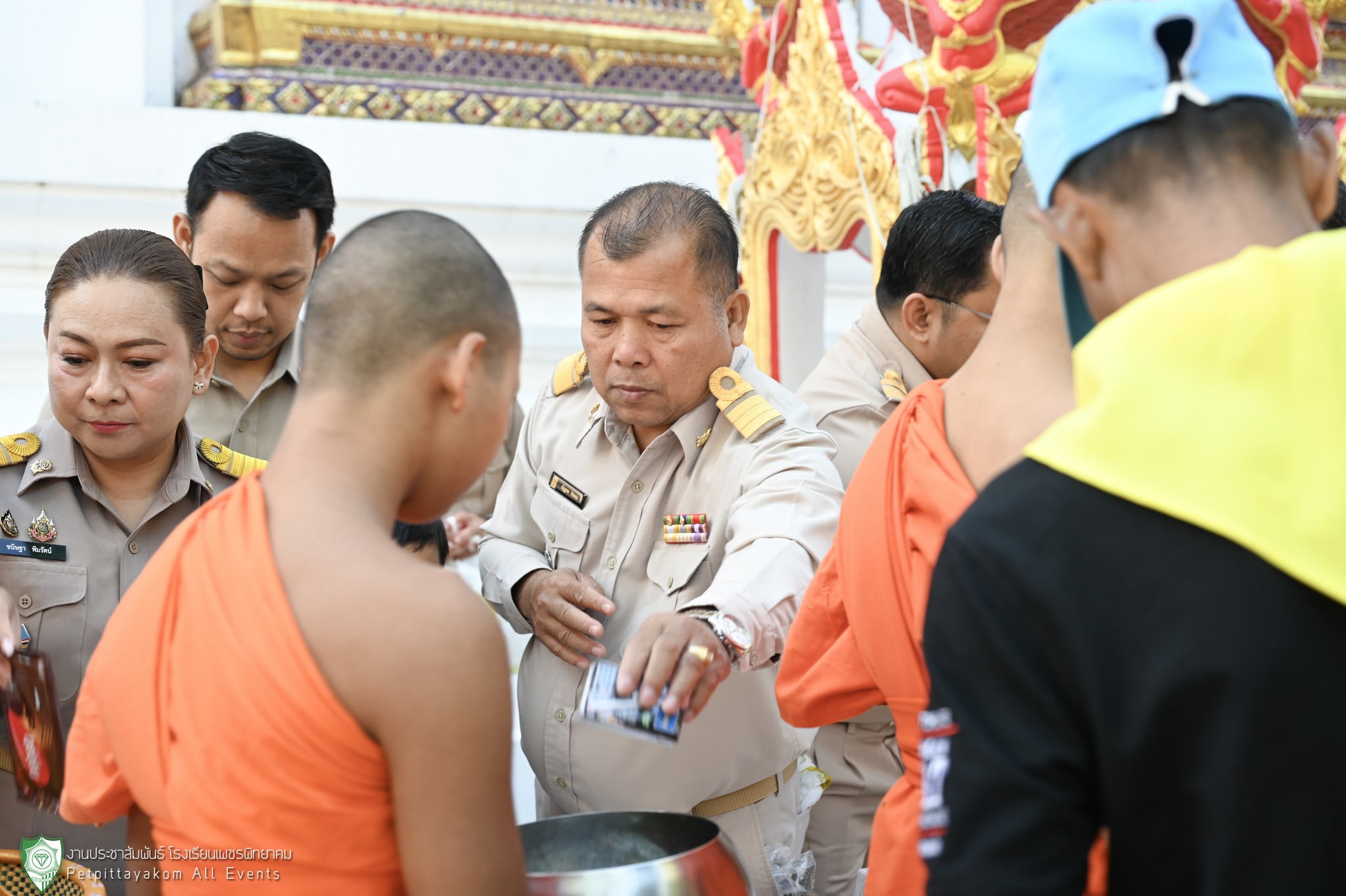 คณะครูโรงเรียนเพชรพิทยาคม