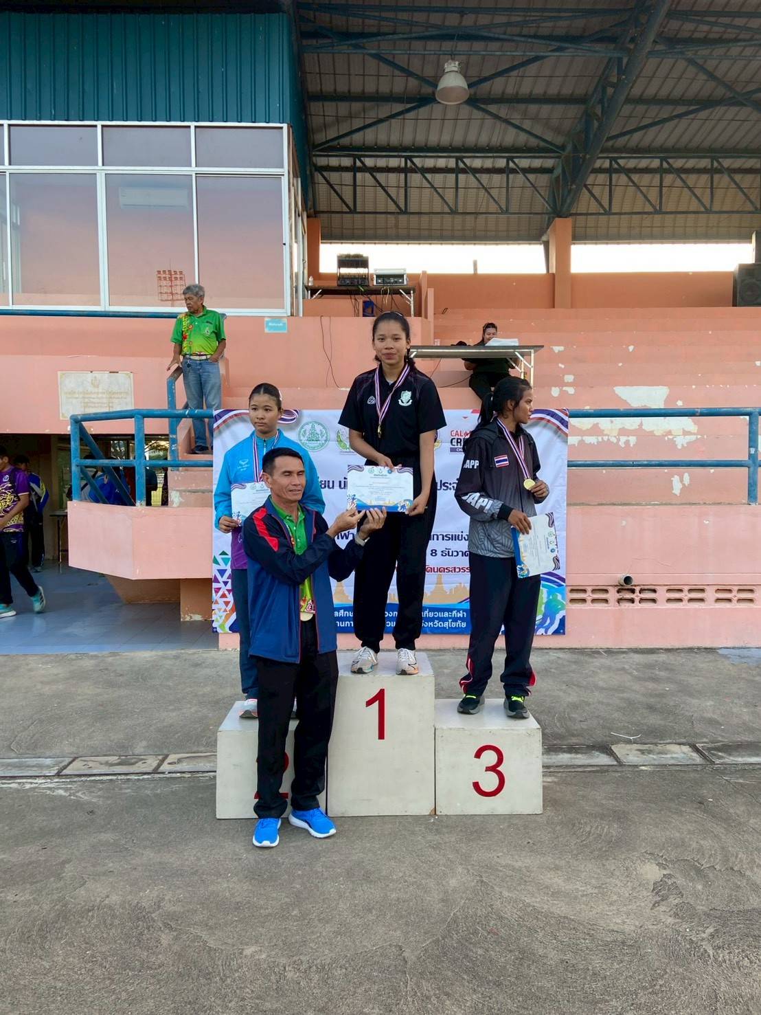 นางสาวณัฐชภรณ์ ระหาร รับเหรียญทองแดงกระโดดไกล