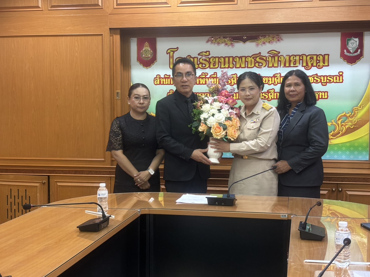 บรรยากาศการต้อนรับครูใหม่