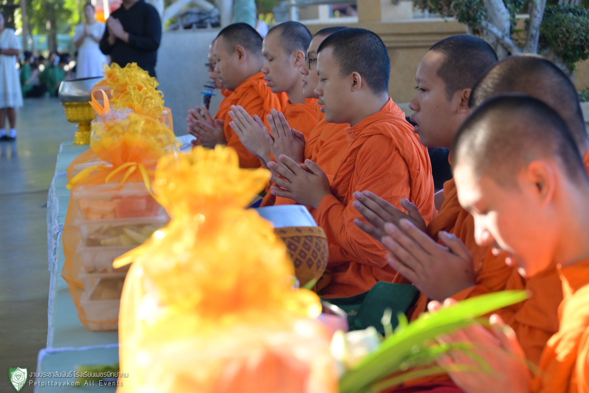 คณะผู้บริหารร่วมพิธีเจริญพระพุทธมนต์