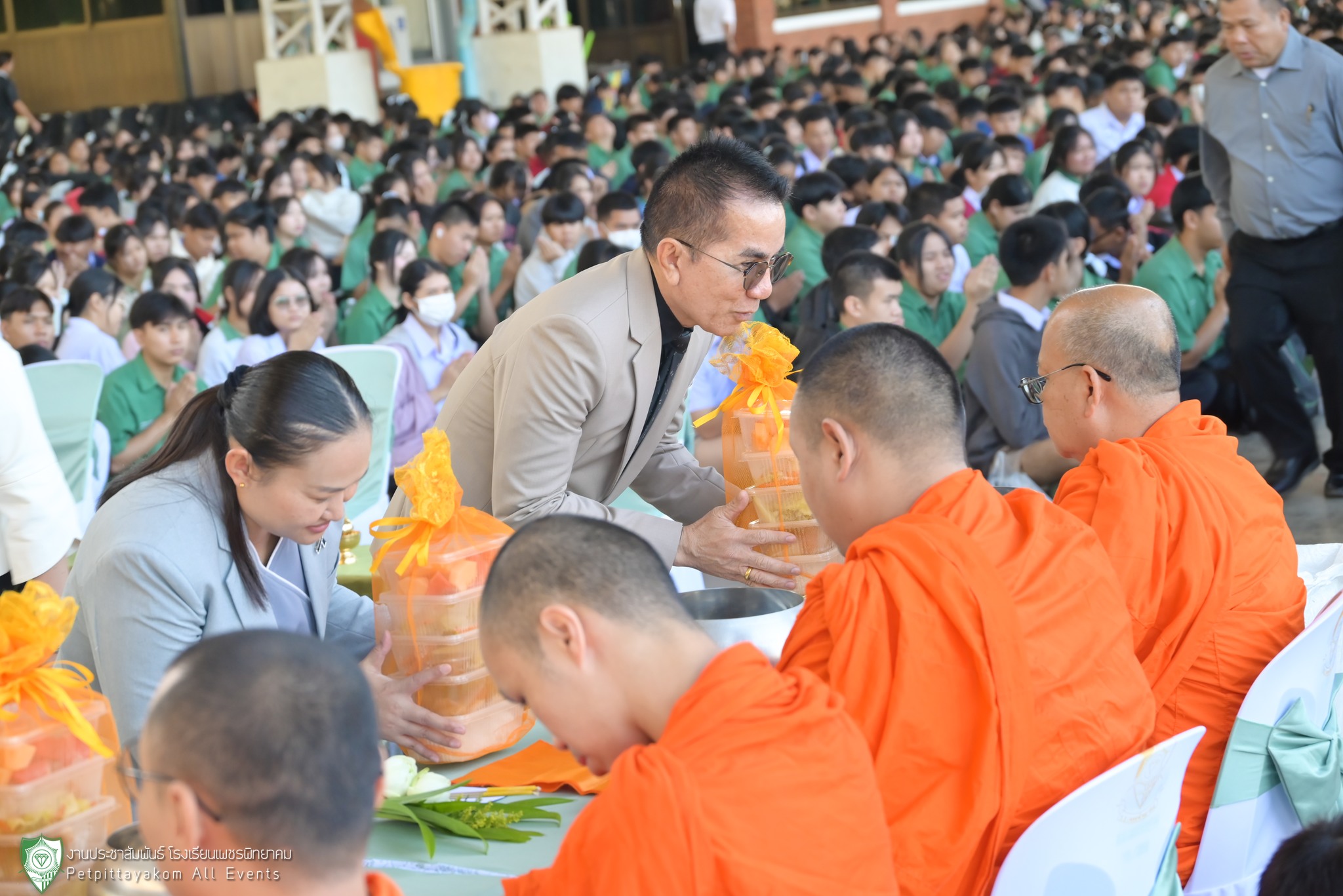 พระสงฆ์เจริญพระพุทธมนต์ถวายเป็นพระราชกุศล