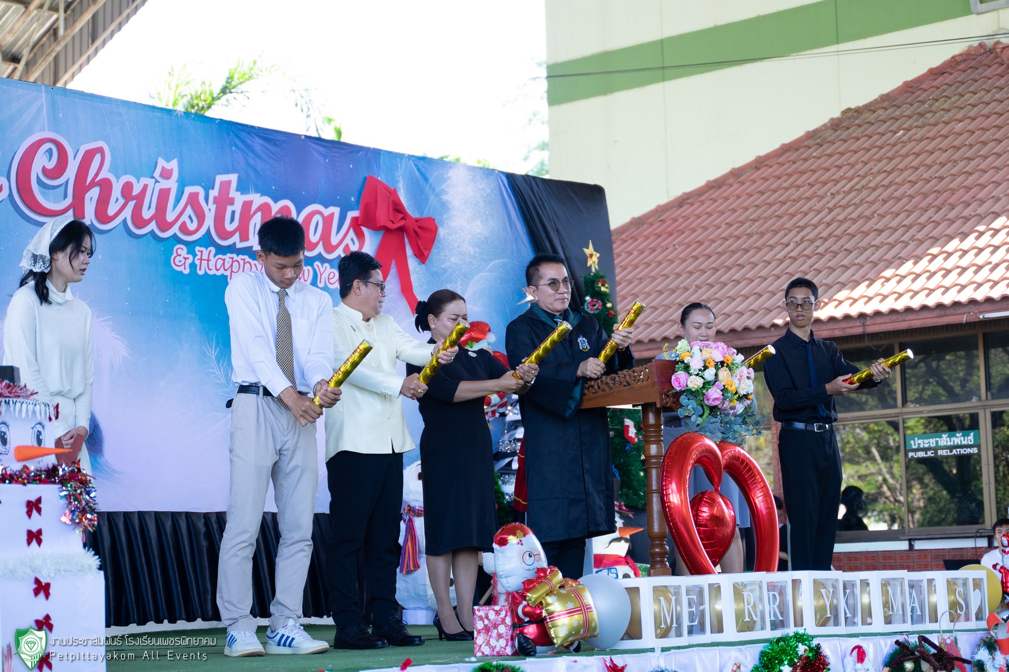 การแสดงดนตรีและร้องเพลงสากล