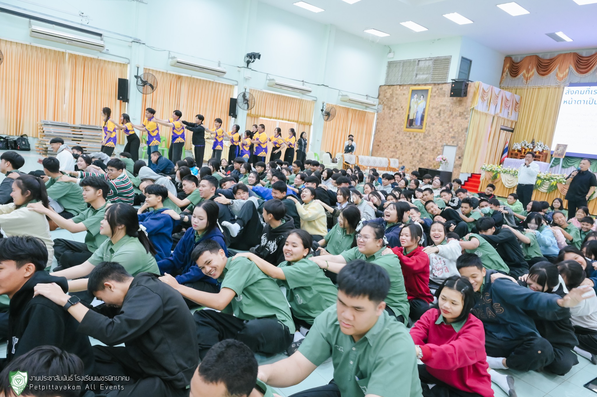 นักเรียนร่วมแสดงความคิดเห็นและตอบคำถาม