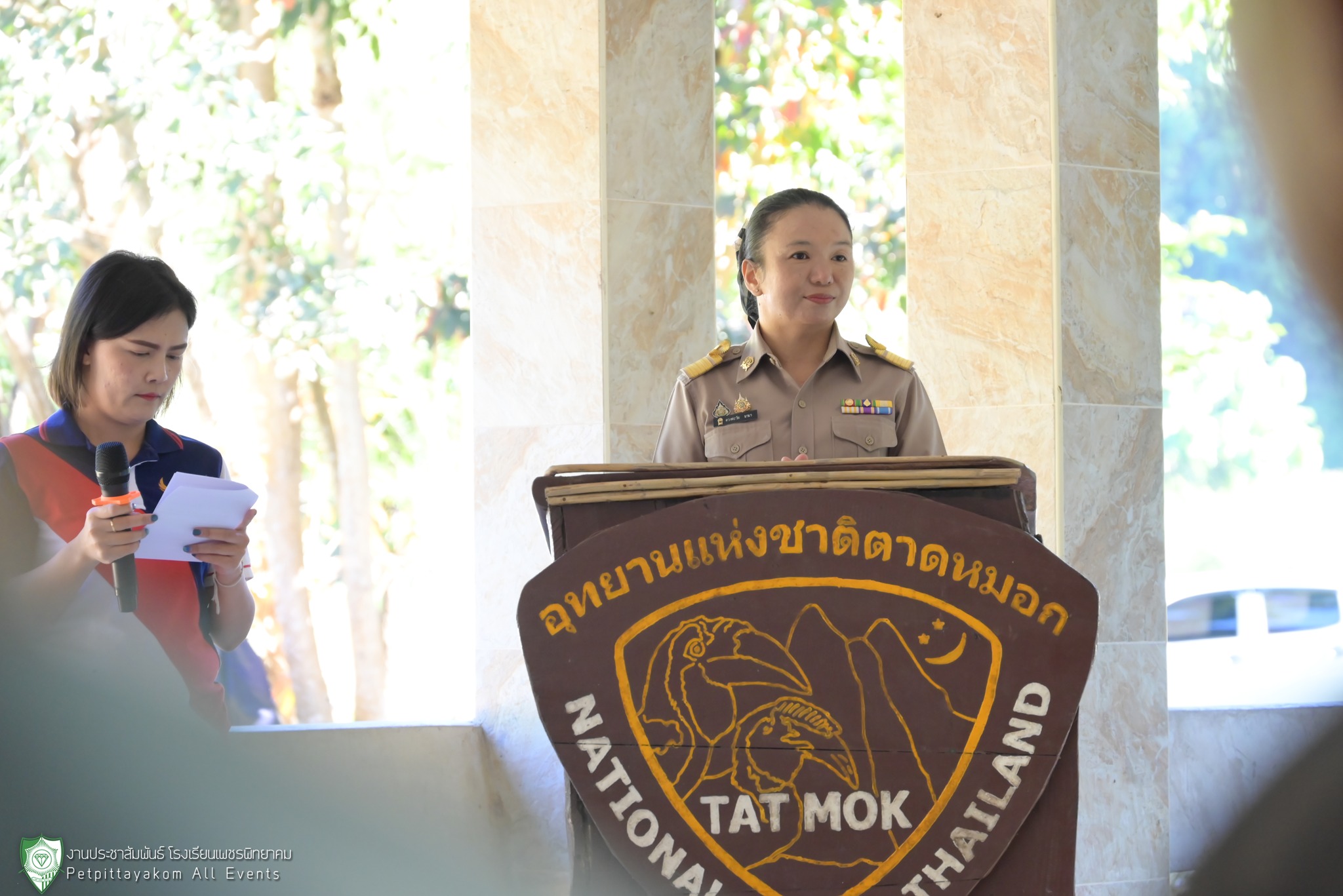 นางดวงตะวัน นามา รองผู้อำนวยการโรงเรียน ประธานในพิธีเปิดค่าย