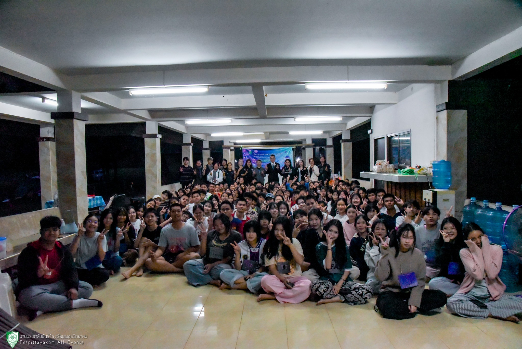 คณะครูผู้ดูแลนักเรียนในการเข้าค่าย