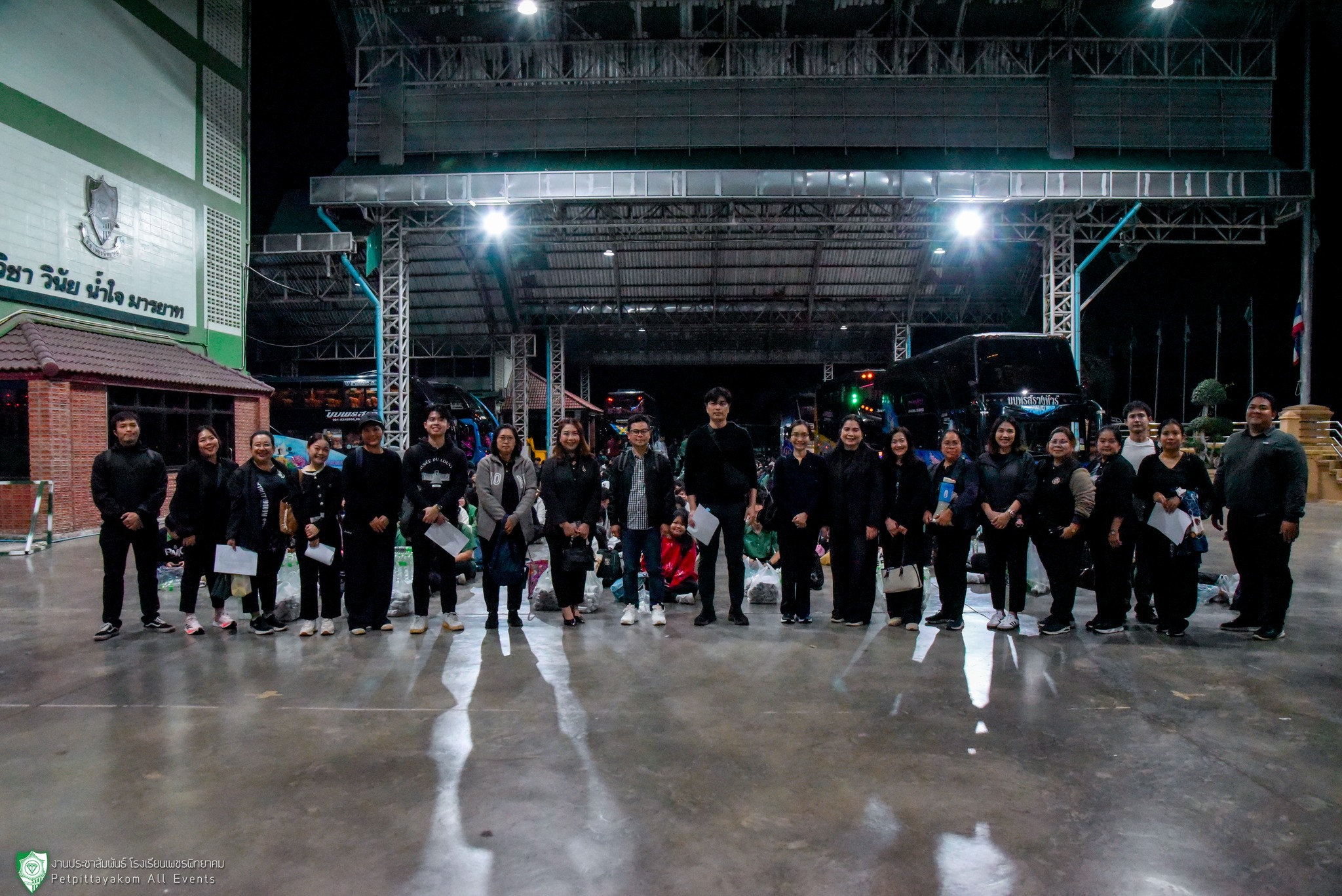 นายวิษรุตต์ เมืองทา รองผู้อำนวยการโรงเรียน นำคณะครูและนักเรียนศึกษาดูงาน