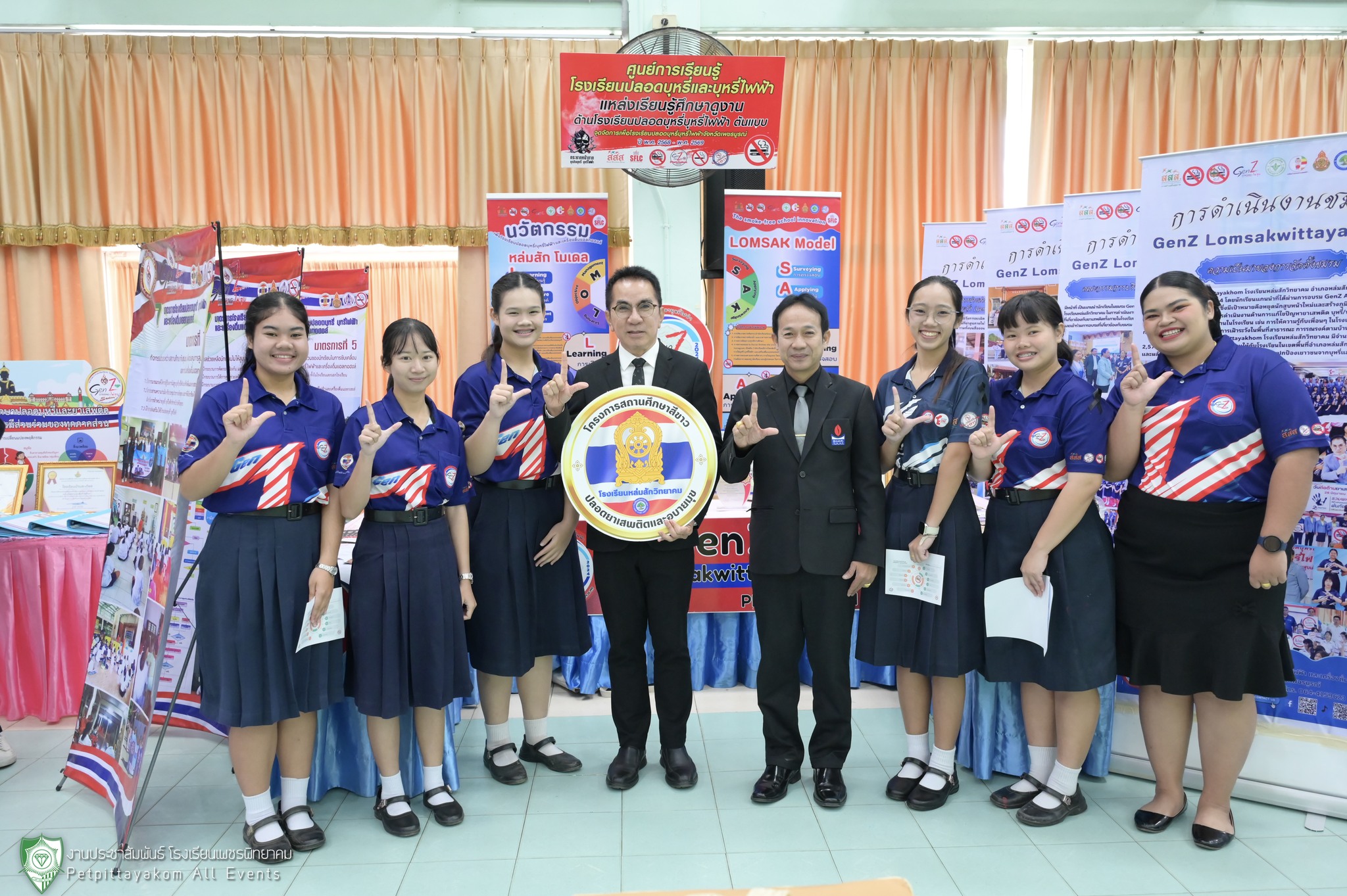 ภาพนักเรียนร่วมกิจกรรม