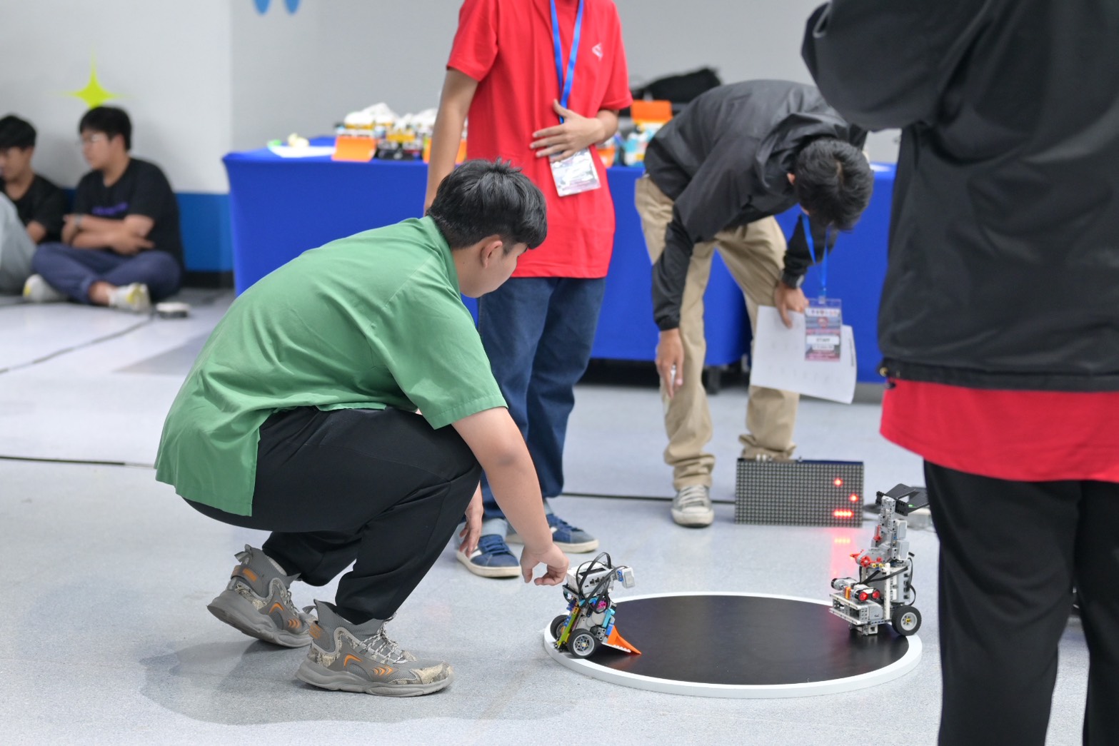 ภาพนักเรียนและครู