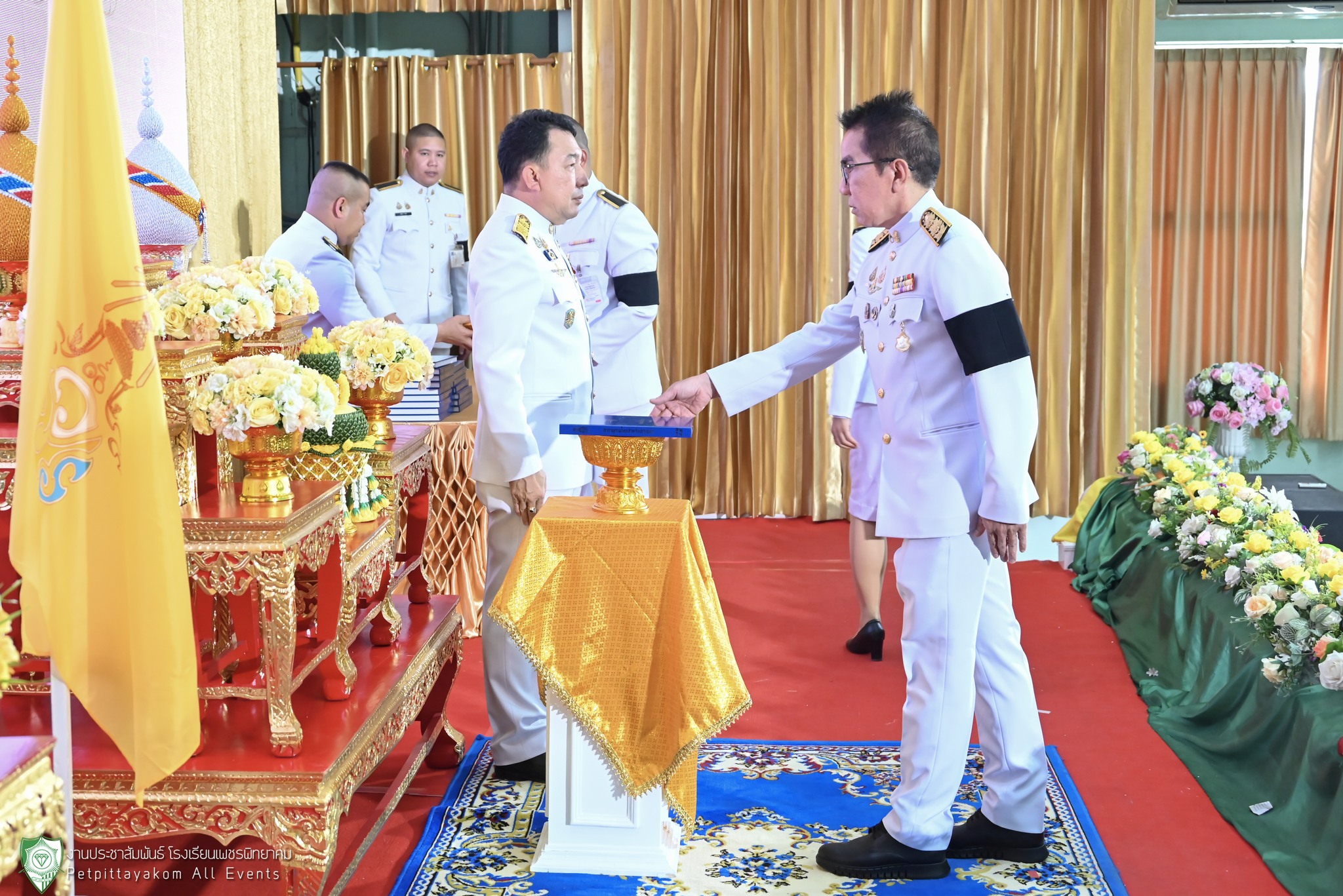 ภาพพิธีรับมอบหนังสือสารานุกรมไทย 5