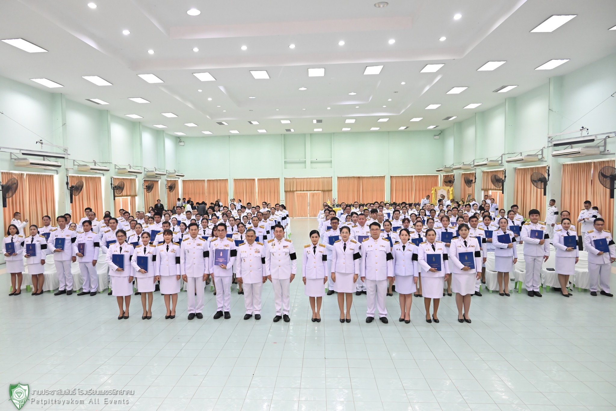 ภาพพิธีรับมอบหนังสือสารานุกรมไทย 10