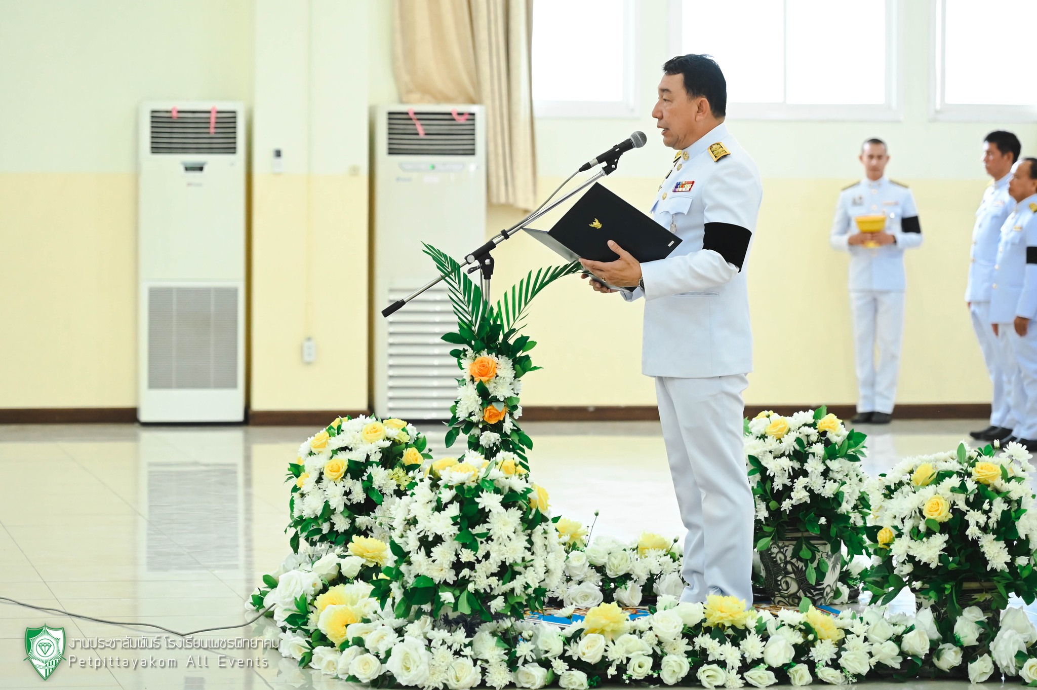 พิธีวางพวงมาลาถวายราชสักการะ ภาพที่ 2