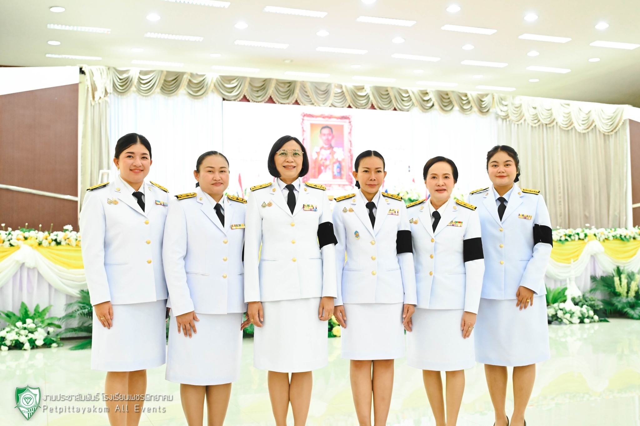 พิธีวางพวงมาลาถวายราชสักการะ ภาพที่ 8