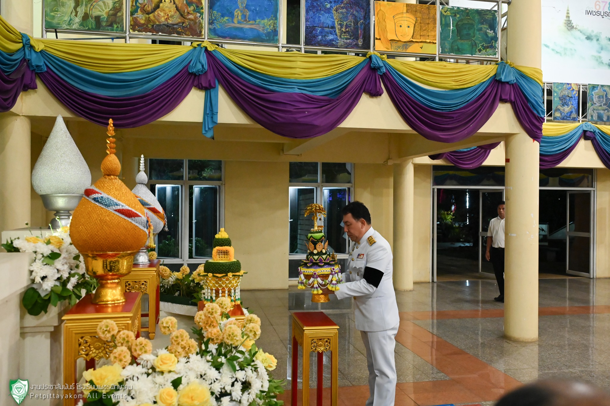 พิธีเชิญพุ่มดอกบัวประดิษฐ์พระราชทาน ภาพที่ 4
