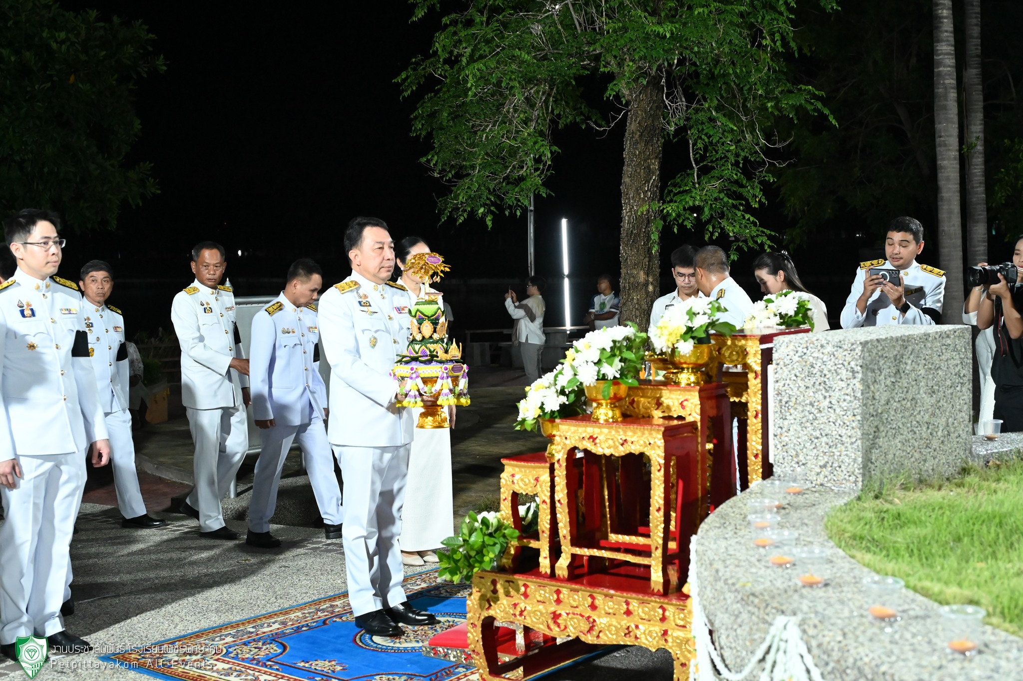 พิธีเชิญพุ่มดอกบัวประดิษฐ์พระราชทาน ภาพที่ 7