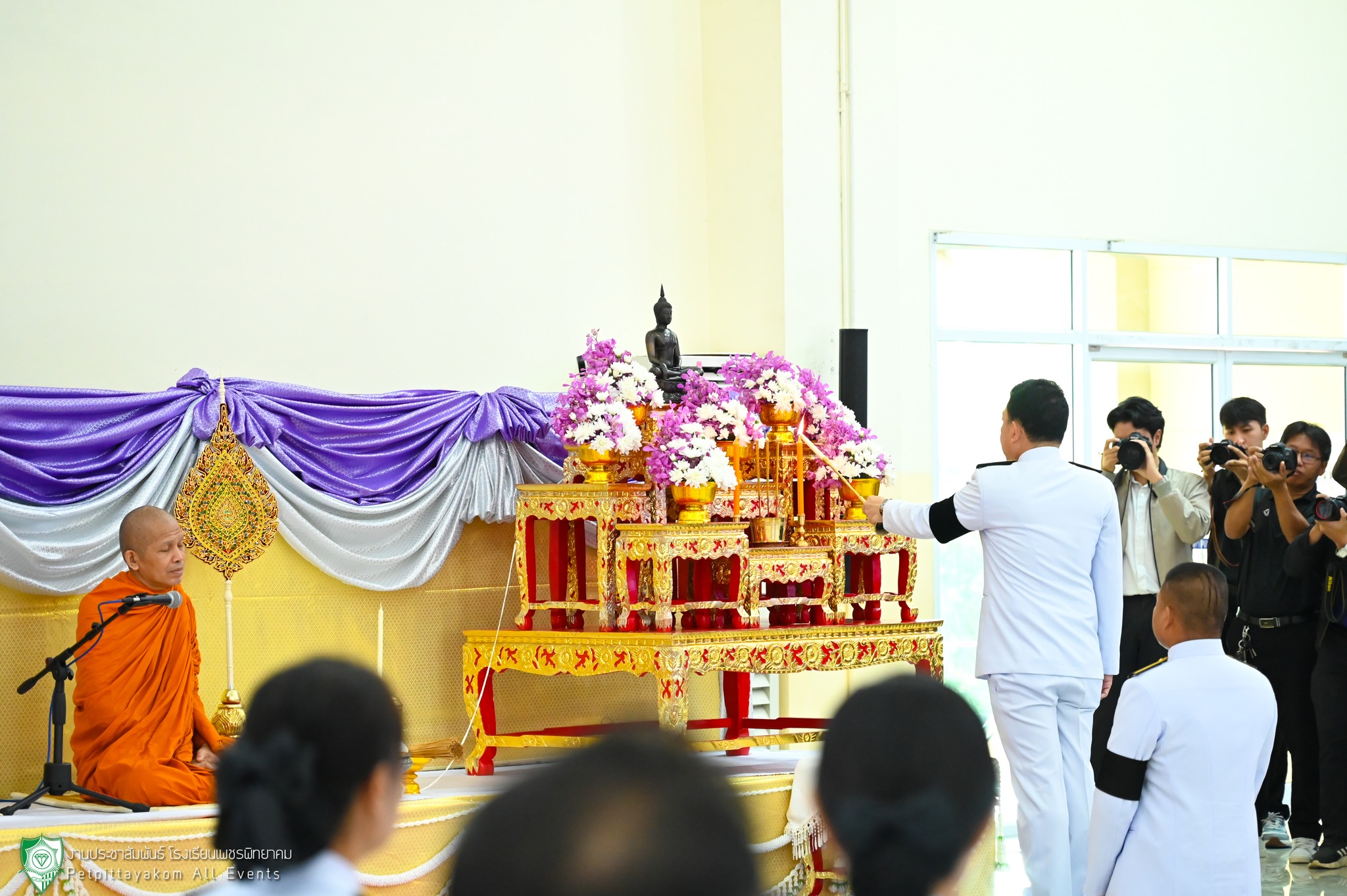 พิธีทำบุญตักบาตรเฉลิมพระเกียรติ ภาพที่ 2