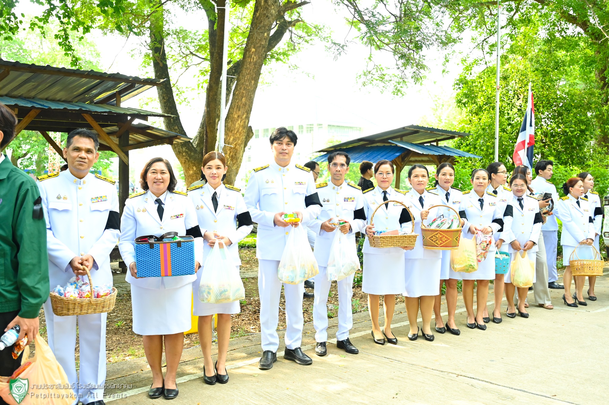 พิธีทำบุญตักบาตรเฉลิมพระเกียรติ ภาพที่ 11
