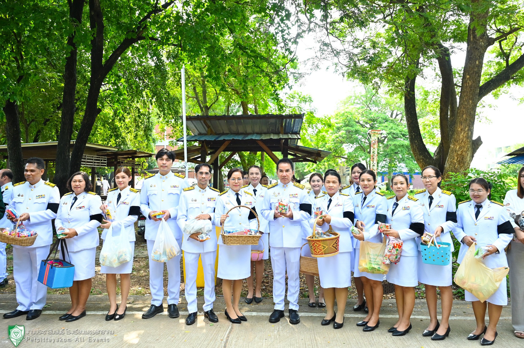 พิธีทำบุญตักบาตรเฉลิมพระเกียรติ ภาพที่ 12