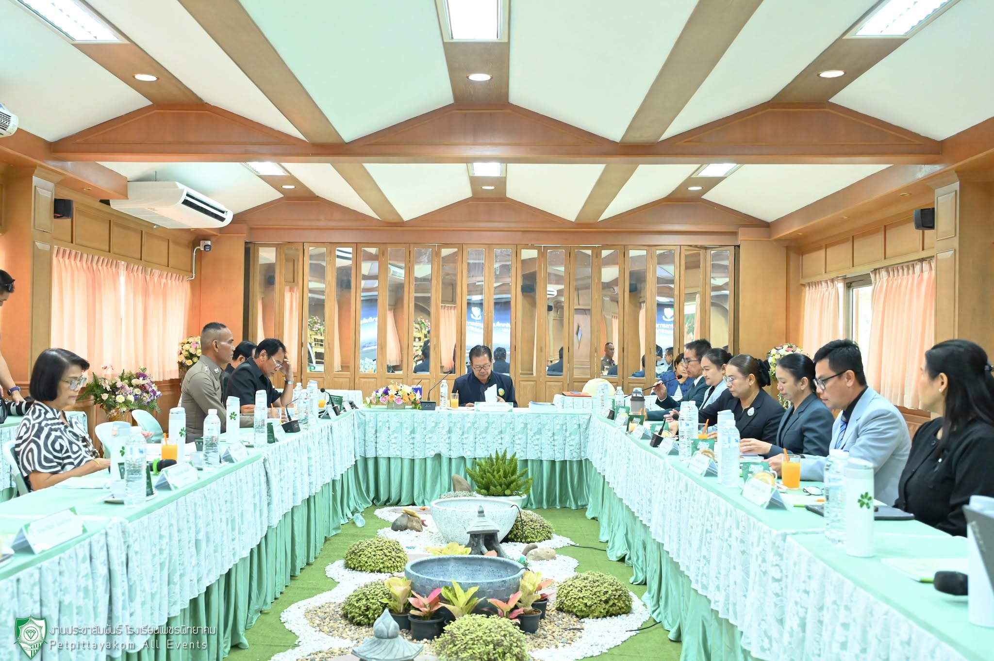 บรรยากาศการประชุมคณะกรรมการสถานศึกษาขั้นพื้นฐาน โรงเรียนเพชรพิทยาคม ภาพที่ 4