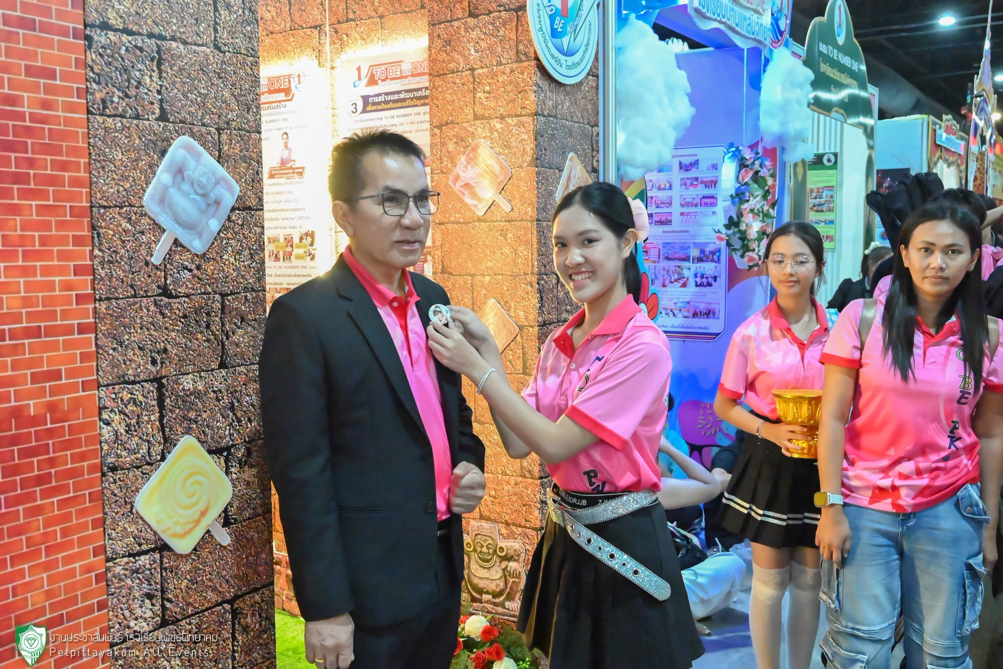 งานมหกรรมรวมพล TO BE NUMBER ONE ปี 2569 โรงเรียนเพชรพิทยาคม ภาพที่ 2