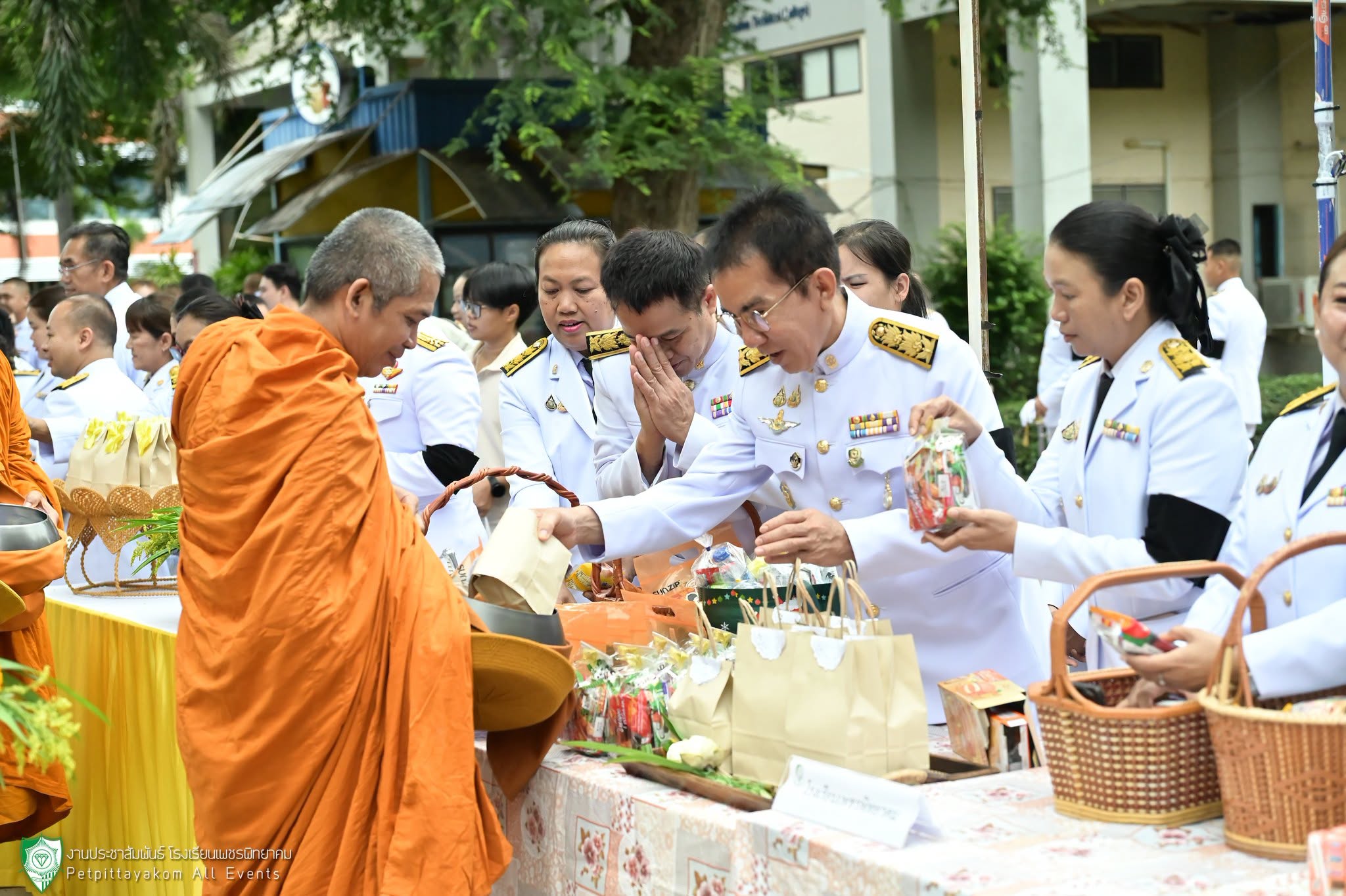 บรรยากาศการทำบุญตักบาตร 1