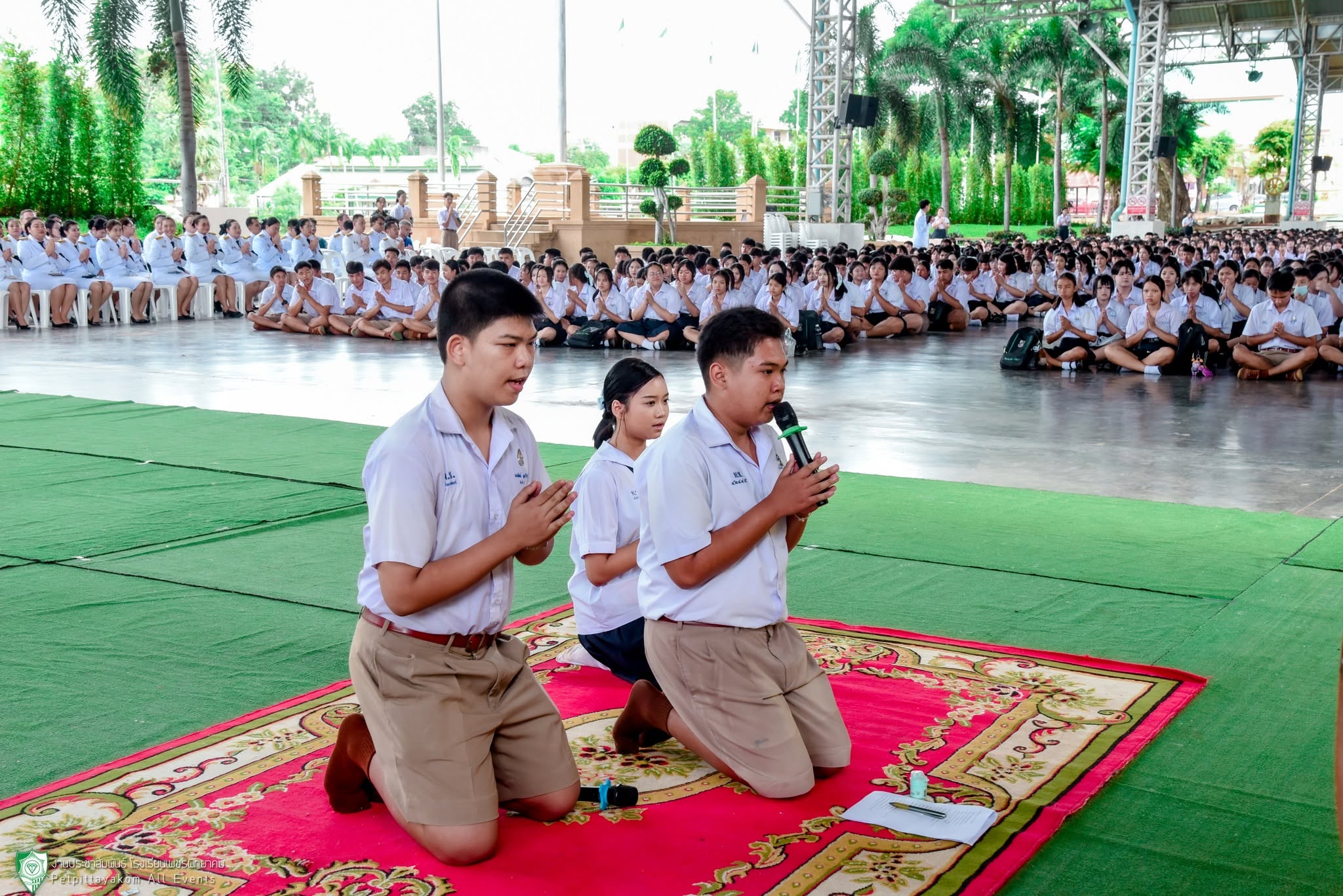 พิธีทำบุญตักบาตรอุทิศถวายพระราชกุศล
