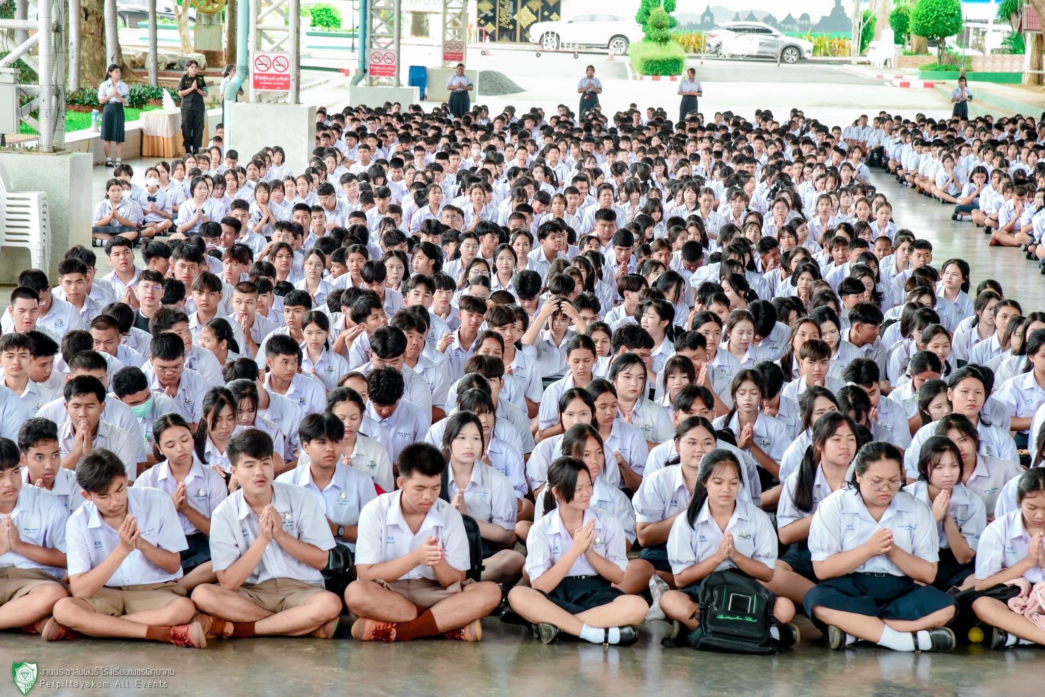 พิธีทำบุญตักบาตรอุทิศถวายพระราชกุศล