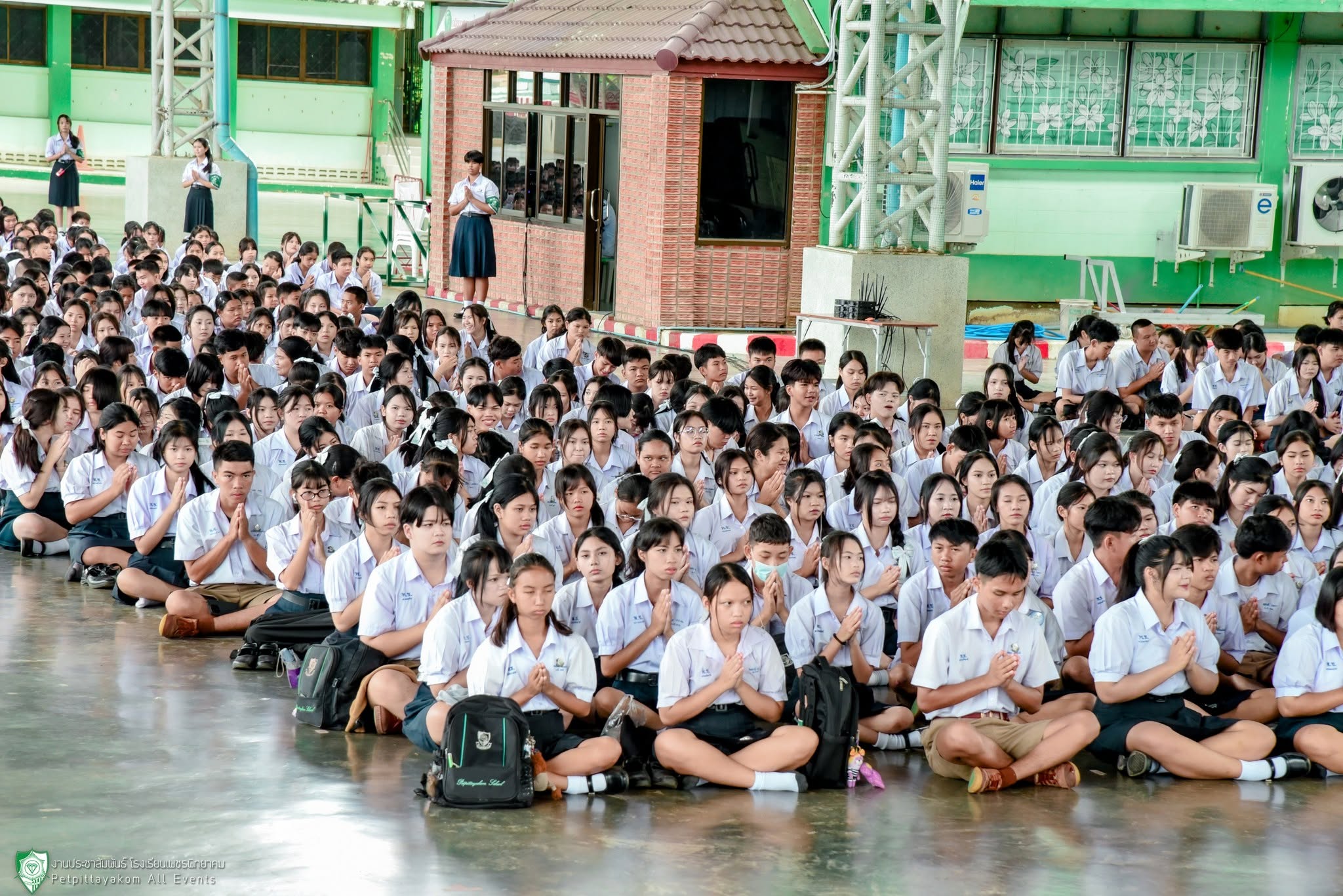 พิธีทำบุญตักบาตรอุทิศถวายพระราชกุศล