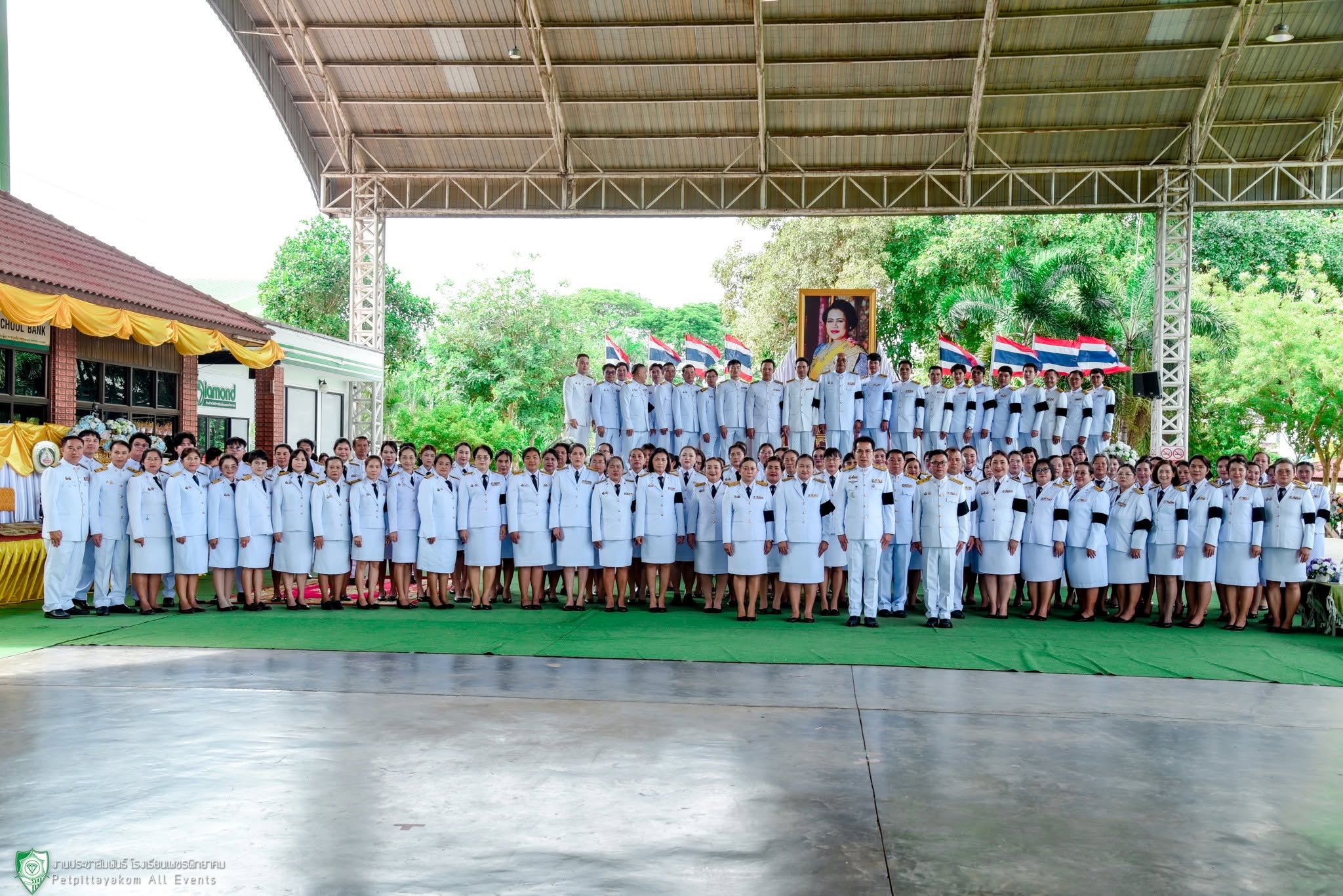 พิธีทำบุญตักบาตรอุทิศถวายพระราชกุศล