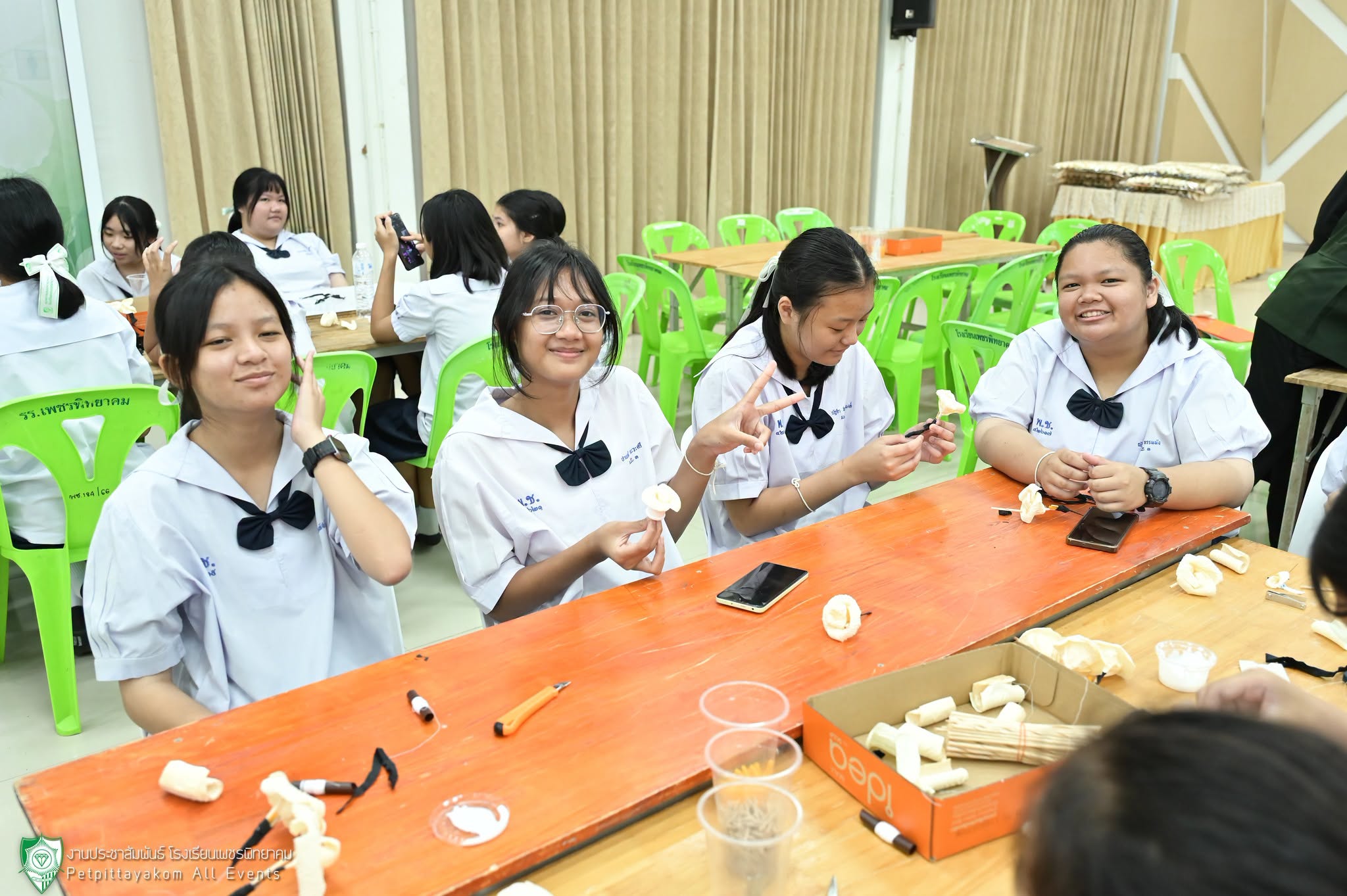 กิจกรรมหนึ่งหมื่นดอกไม้จันทน์ ร้อยดวงใจภักดิ์