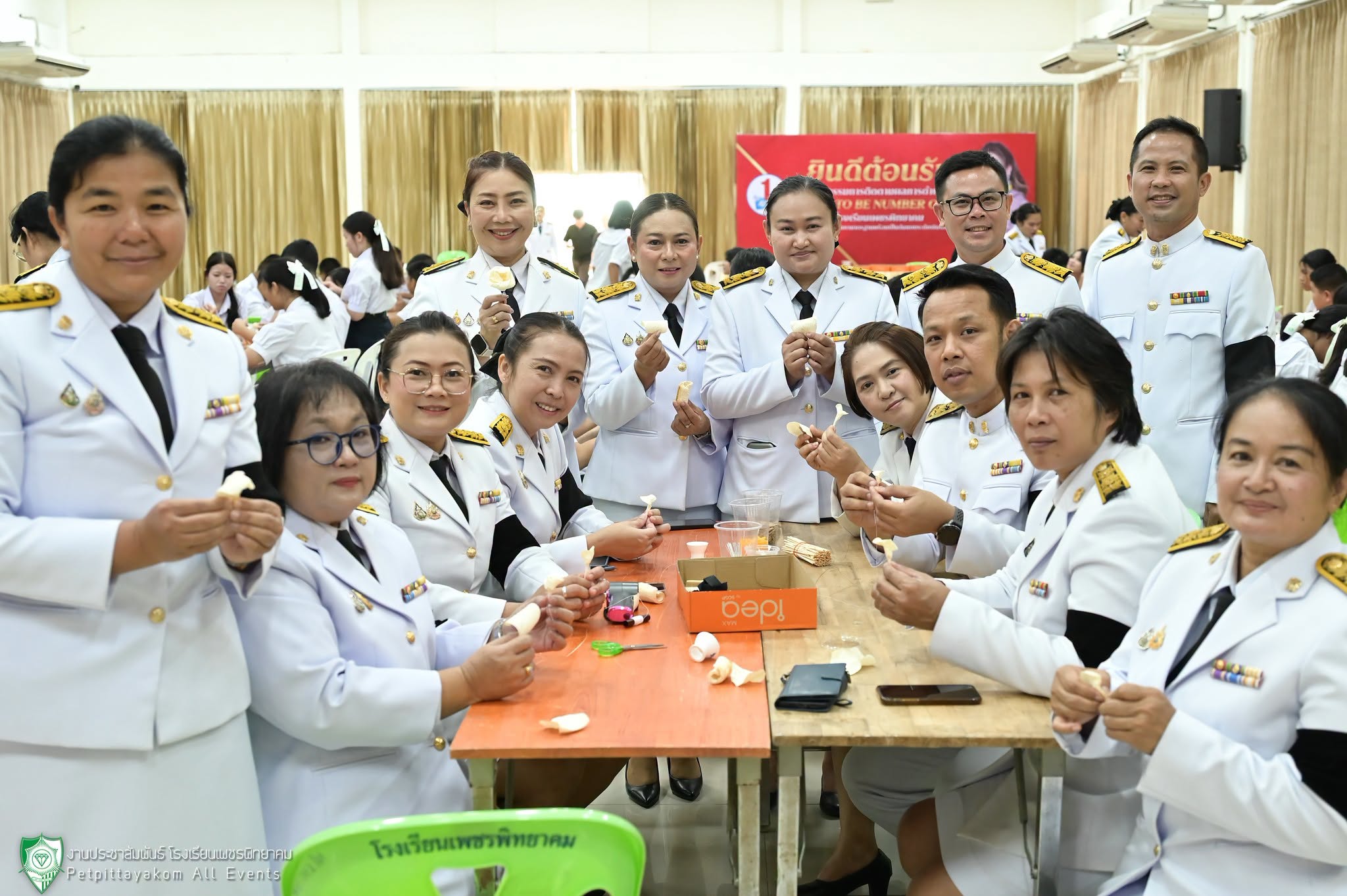 กิจกรรมหนึ่งหมื่นดอกไม้จันทน์ ร้อยดวงใจภักดิ์